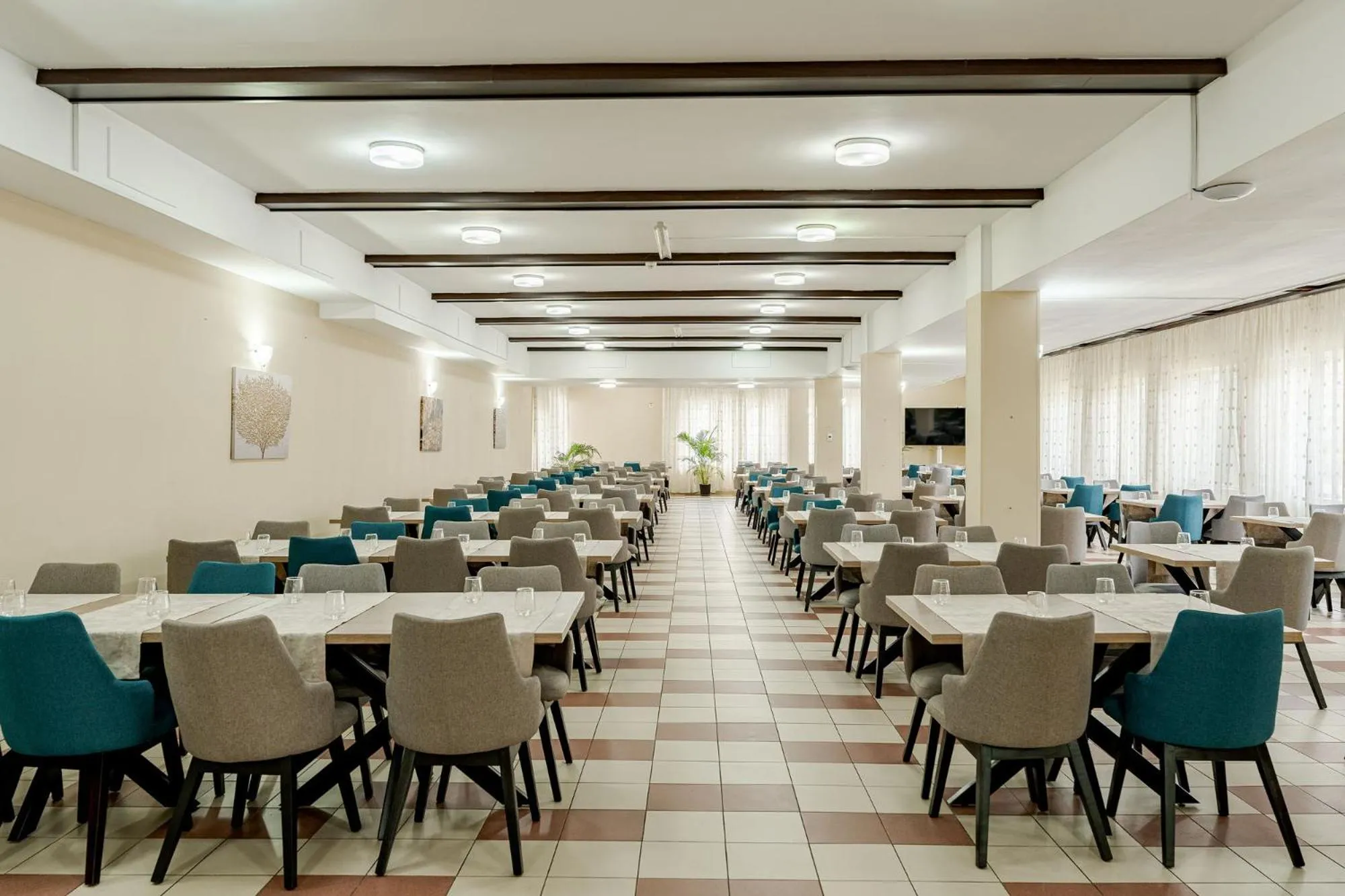 Restaurant/places to eat in Hotel Central