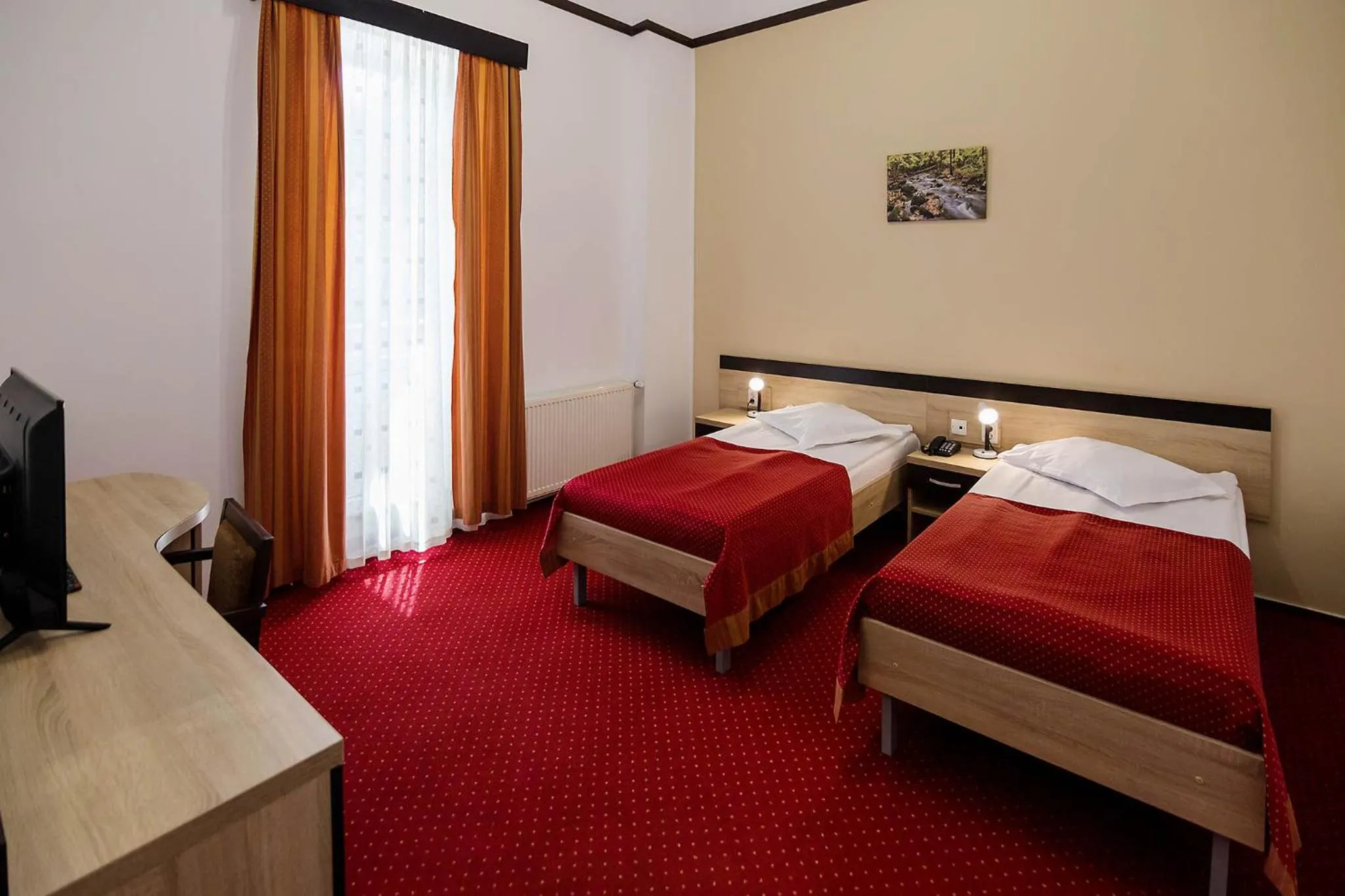 Photo of the whole room, Bed in Hotel Central
