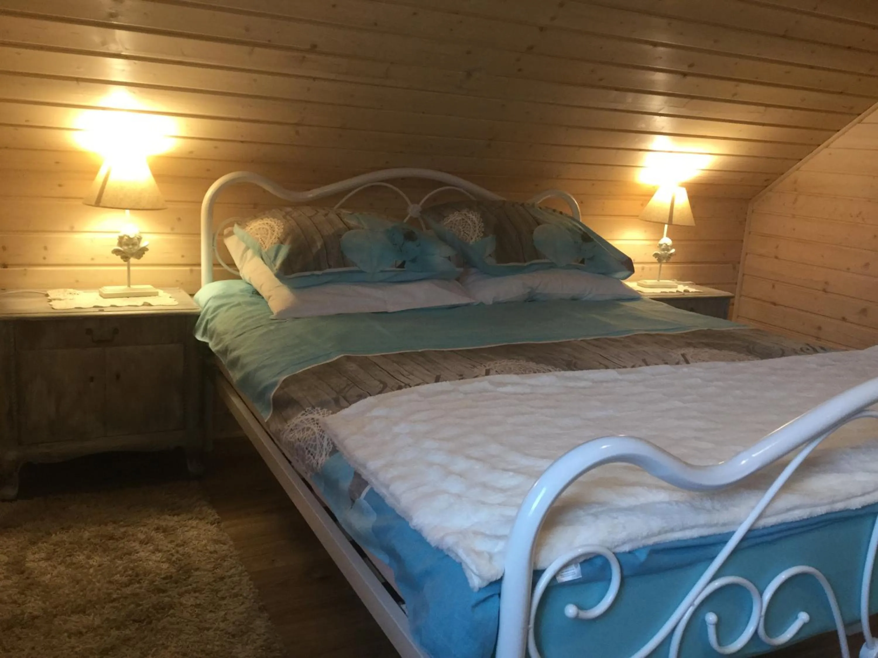 Bed in UDany Weekend