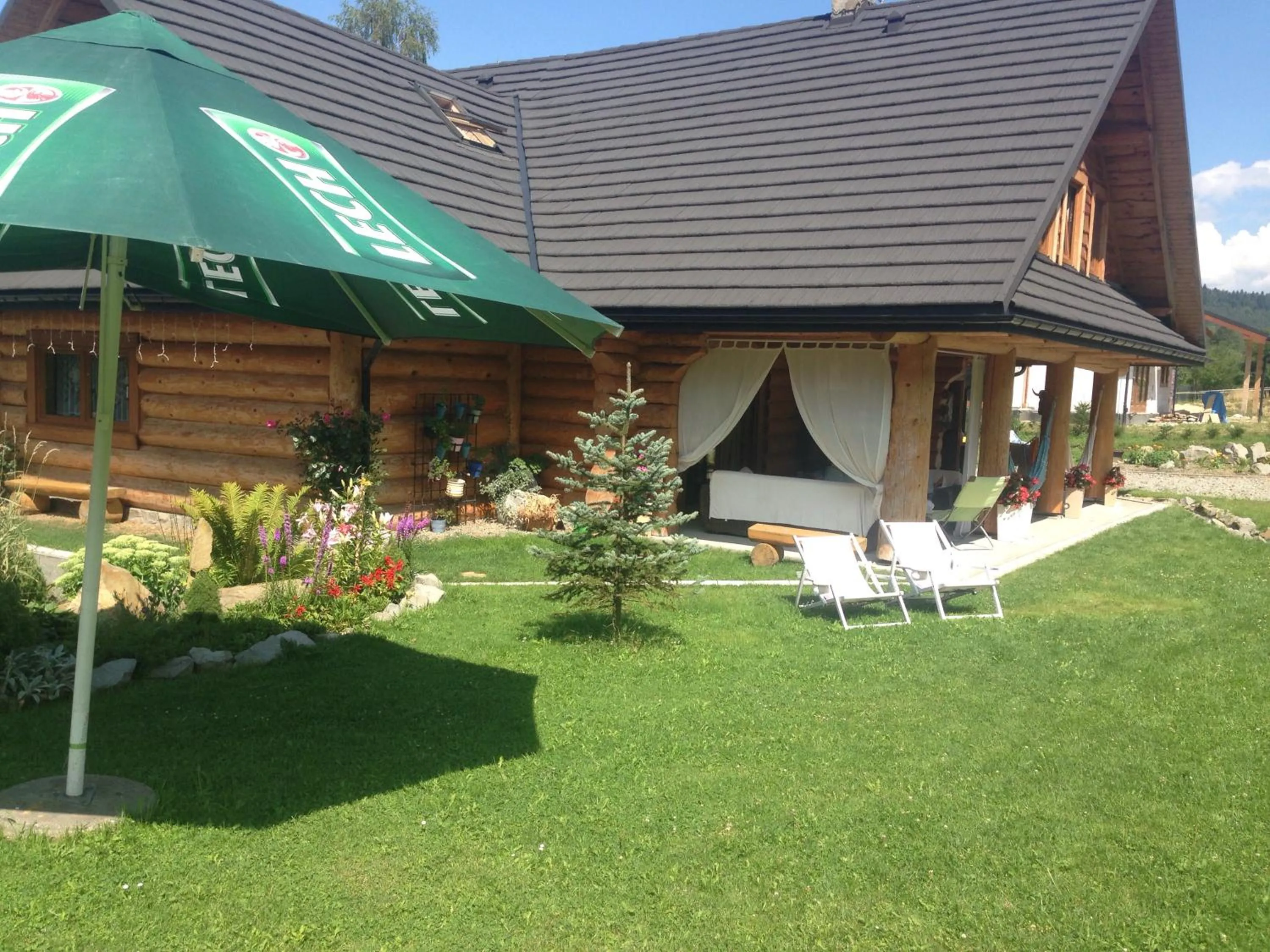 Facade/entrance in UDany Weekend