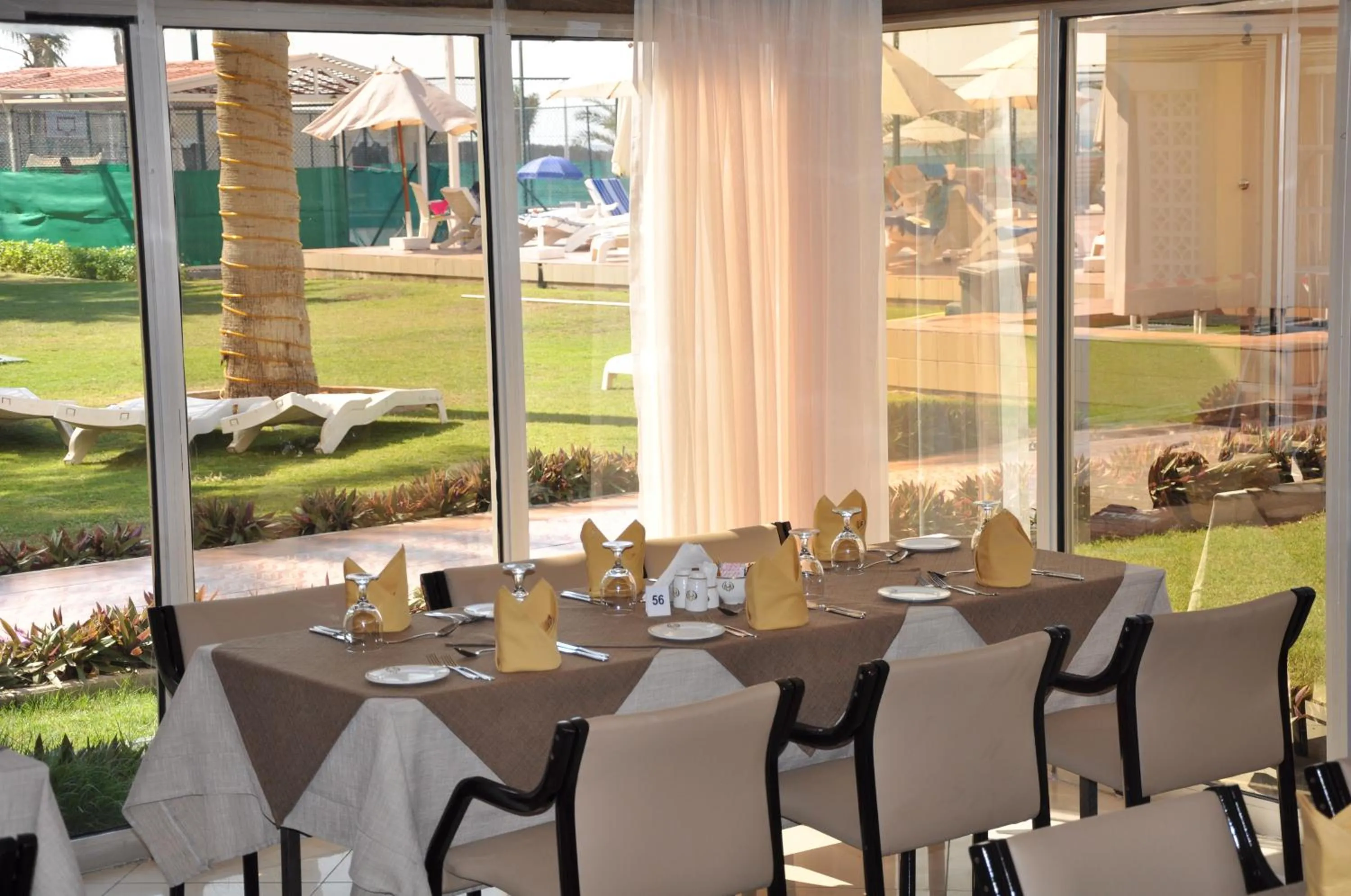 Meals in Sharjah Carlton Hotel