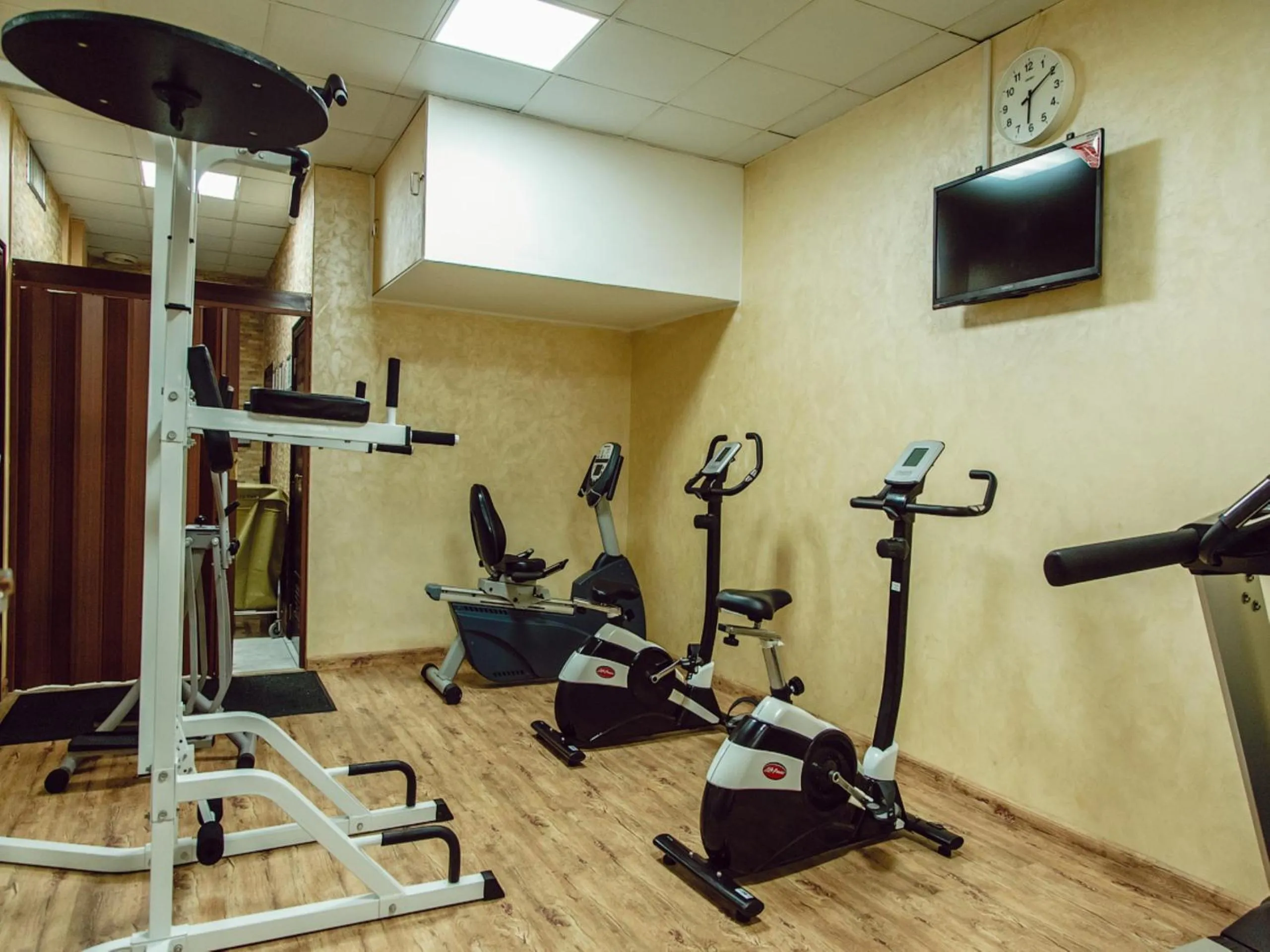Fitness centre/facilities in Sharjah Carlton Hotel