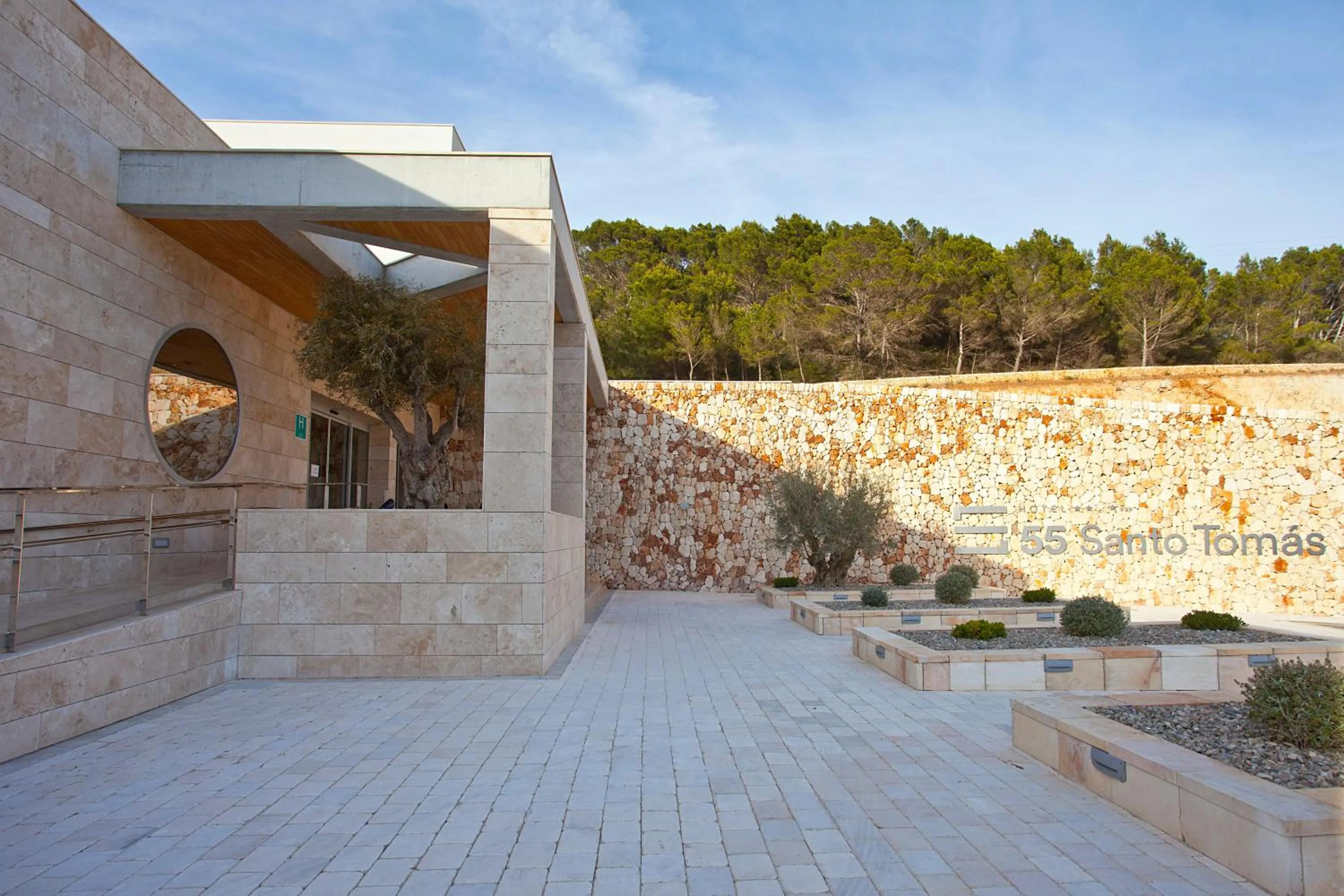 Facade/entrance in Seth 55 Santo Tomas