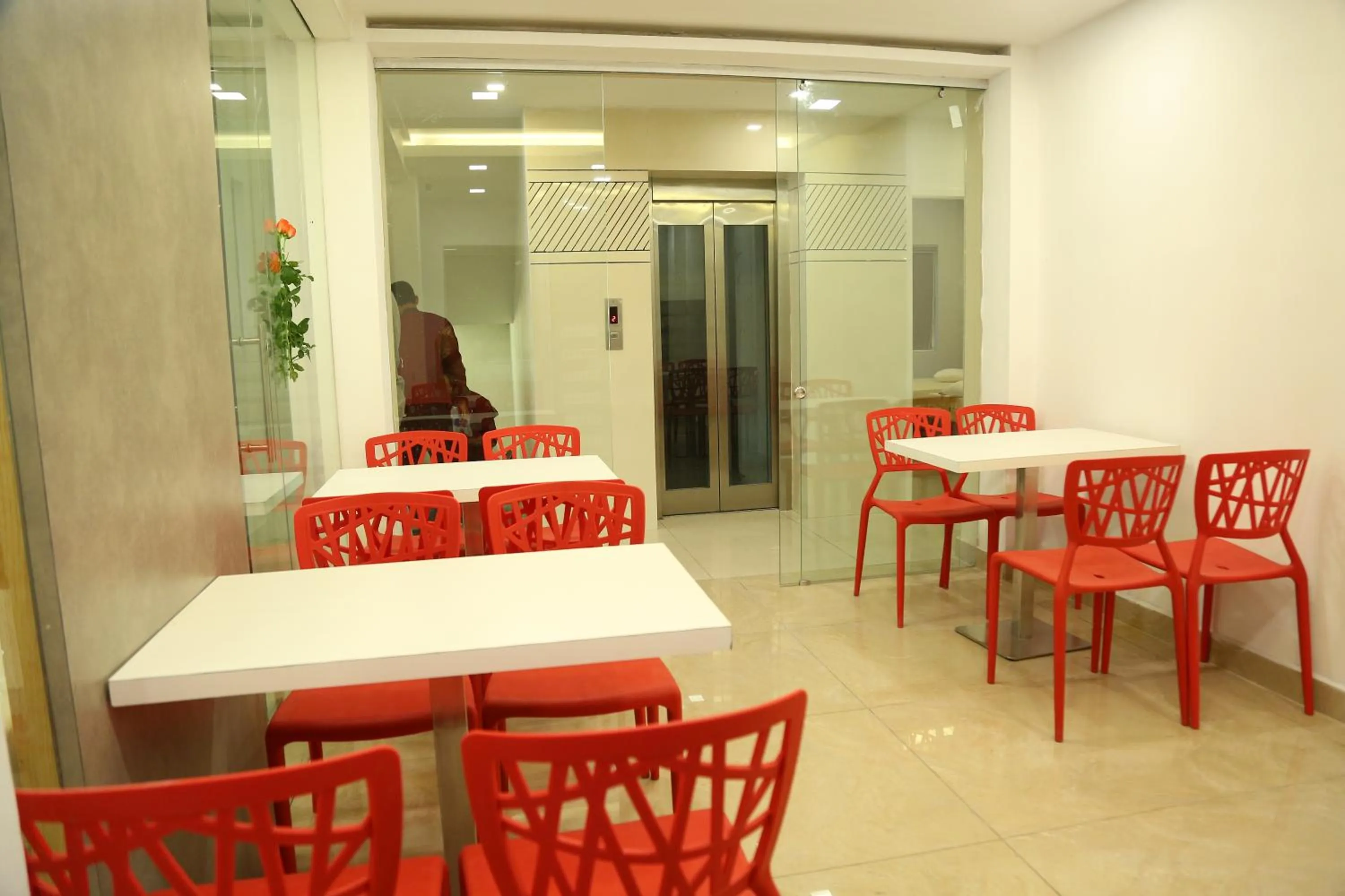 Restaurant/places to eat in 4U Business Hotel