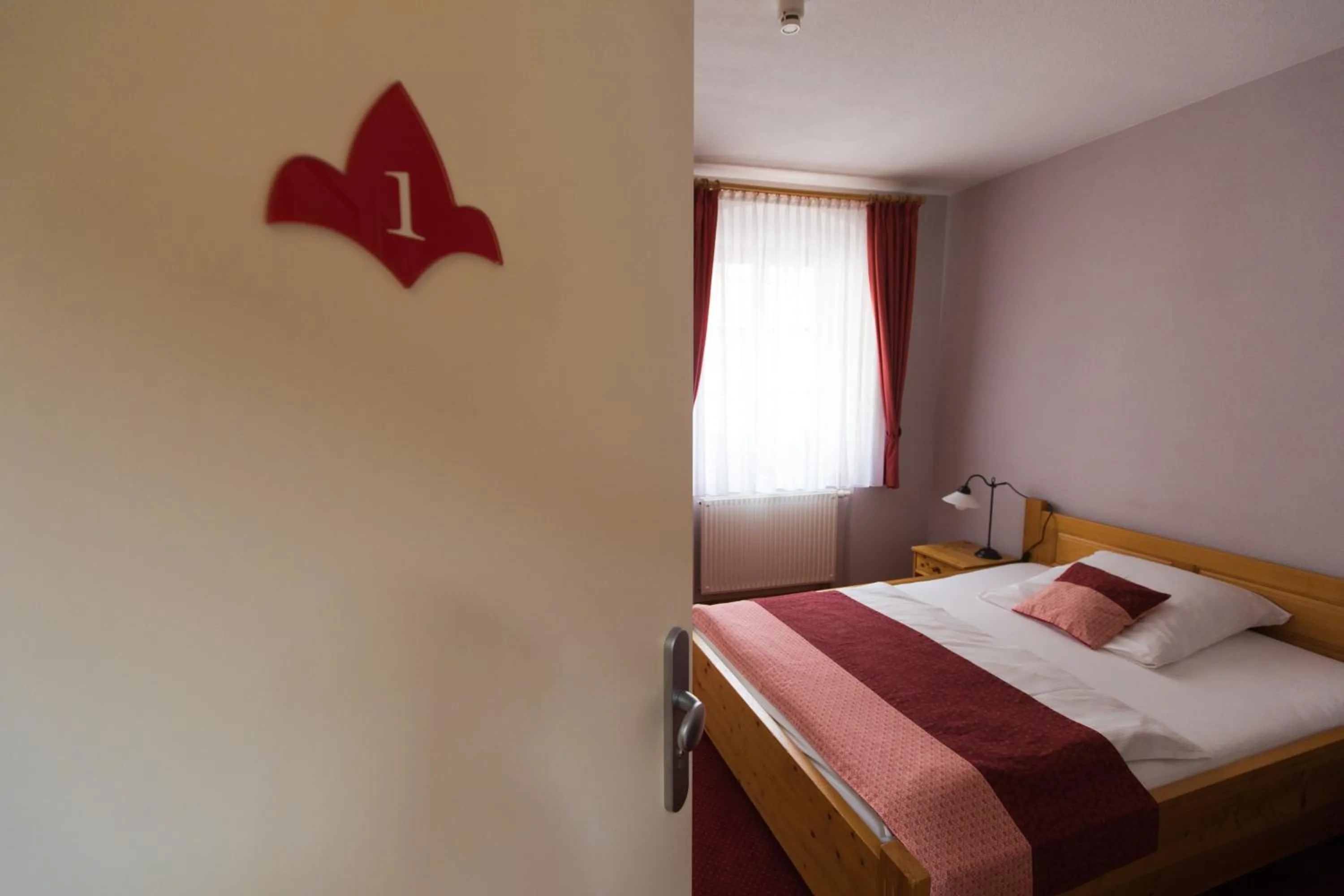 Large Single Room in Hotel Blaue Blume