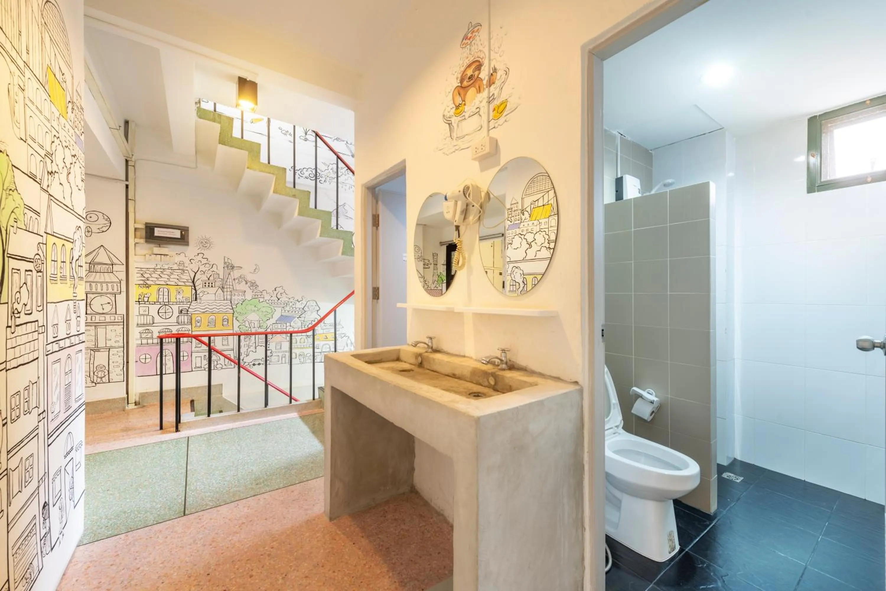Bathroom in Sloth Hostel Khaosan
