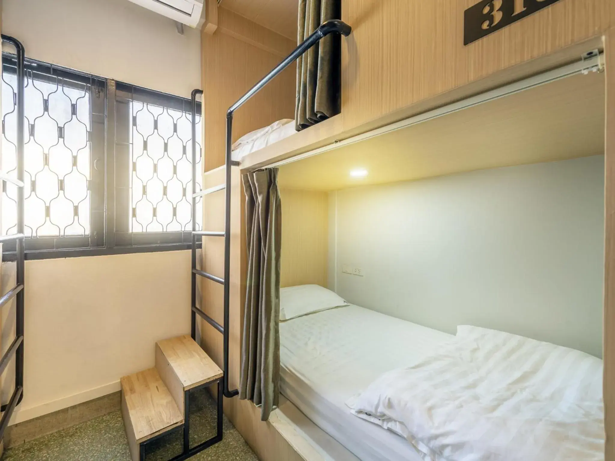Standard Twin Room with Shared Bathroom in Sloth Hostel Khaosan Standard Twin Room with Shared Bathroom in Sloth Hostel Khaosan