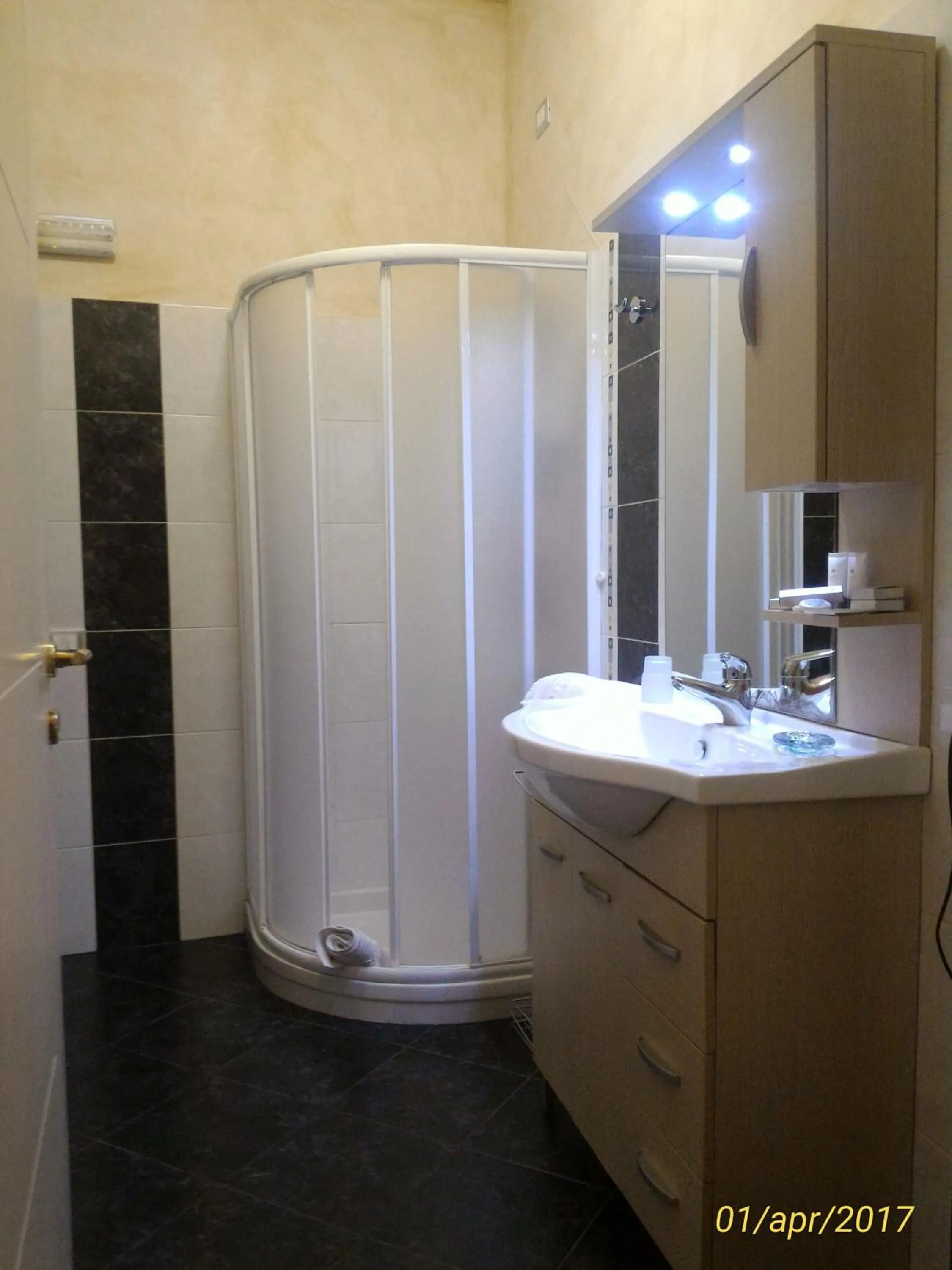 Shower in La Terrazza B&B