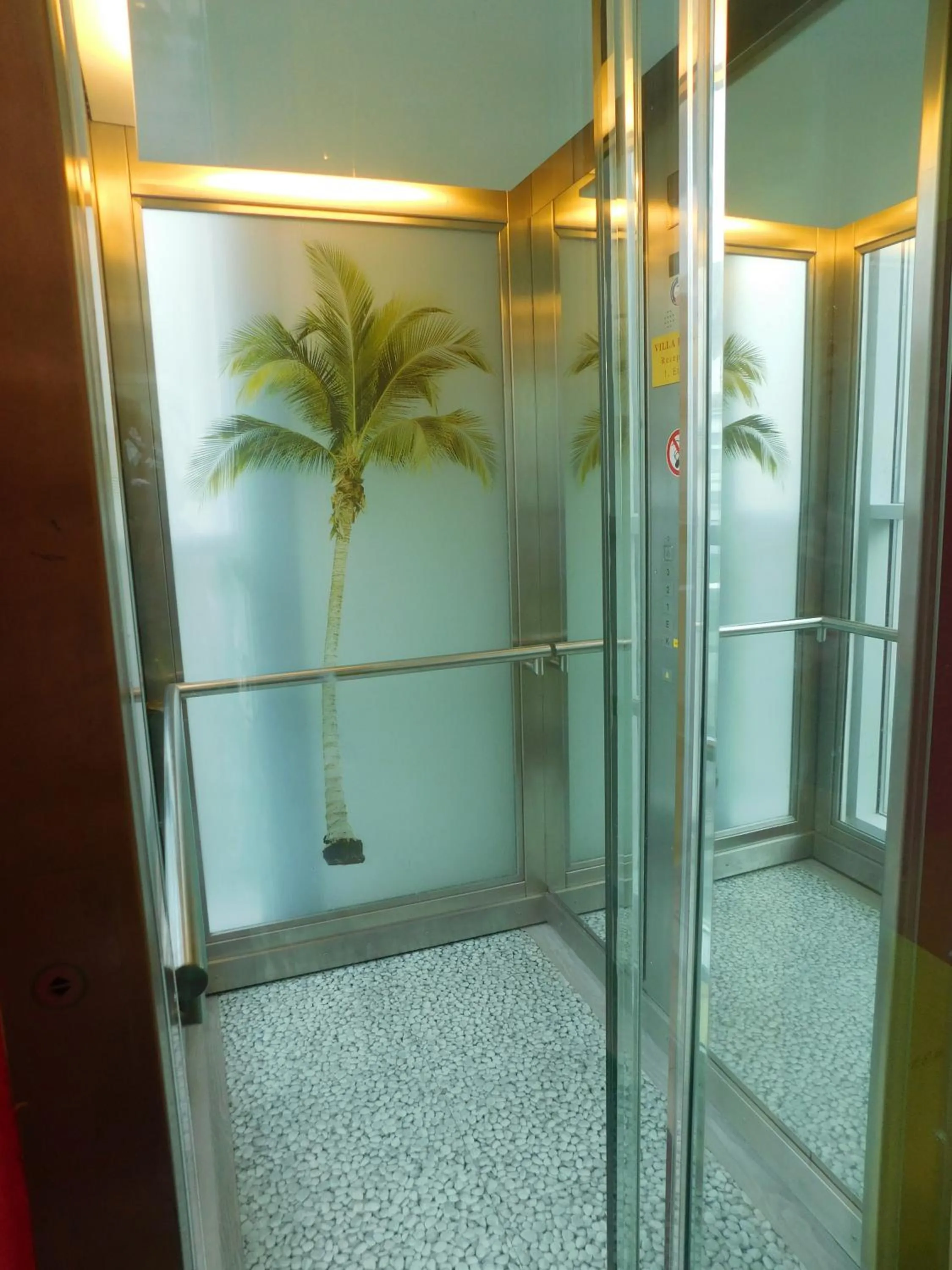 Decorative detail in Suite Hotel Villa Erika