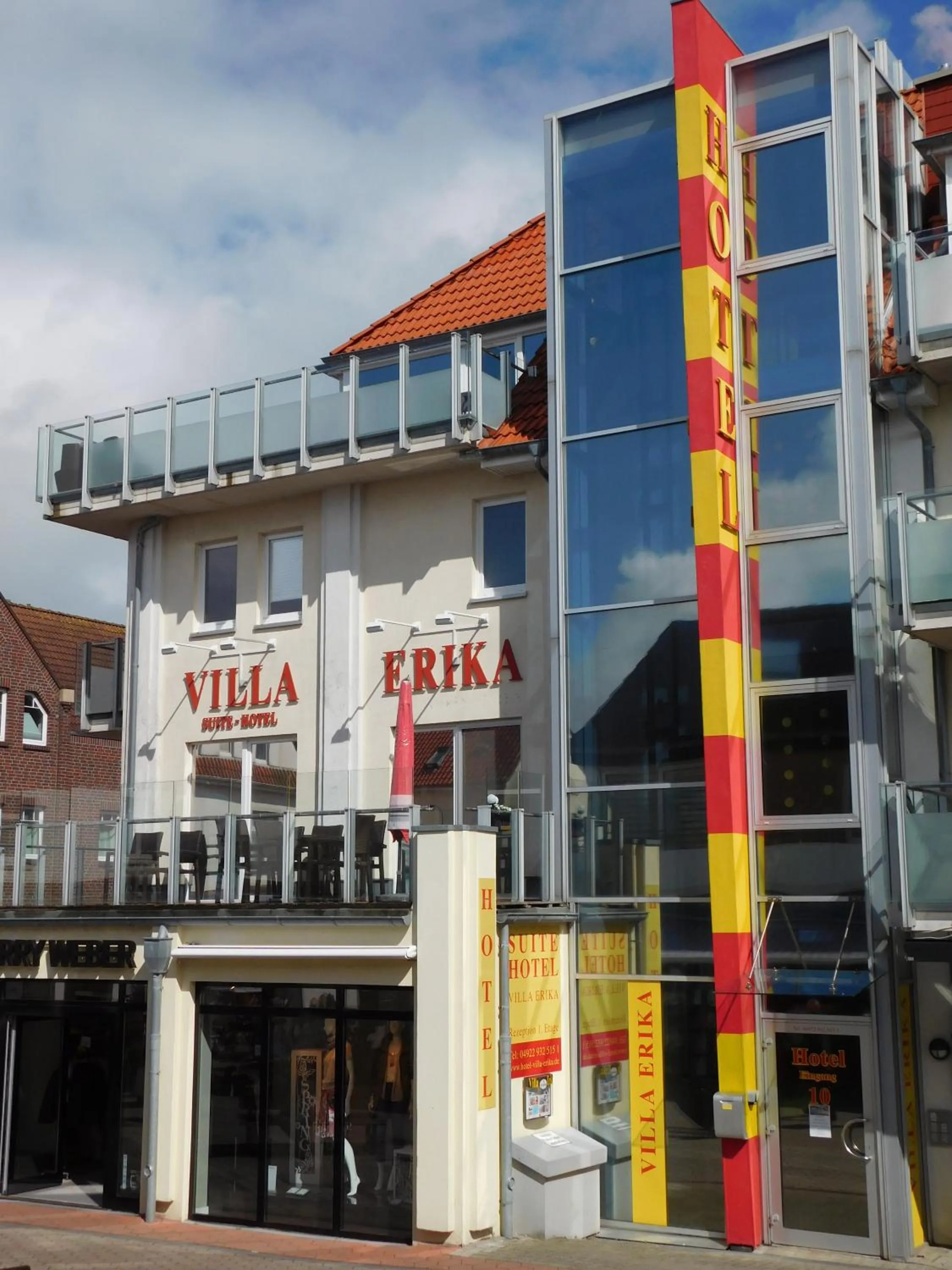 Property building in Suite Hotel Villa Erika