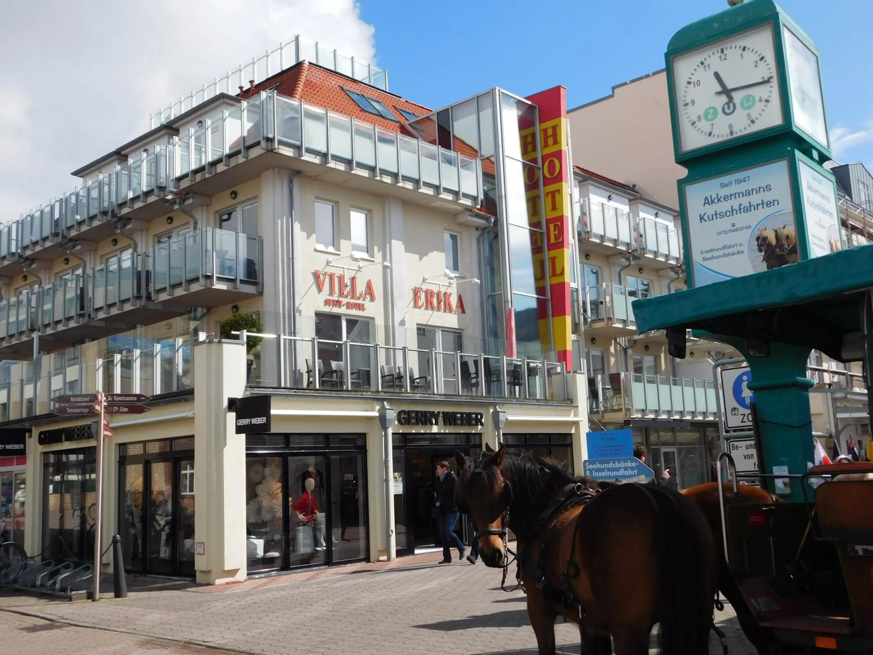 Property building in Suite Hotel Villa Erika