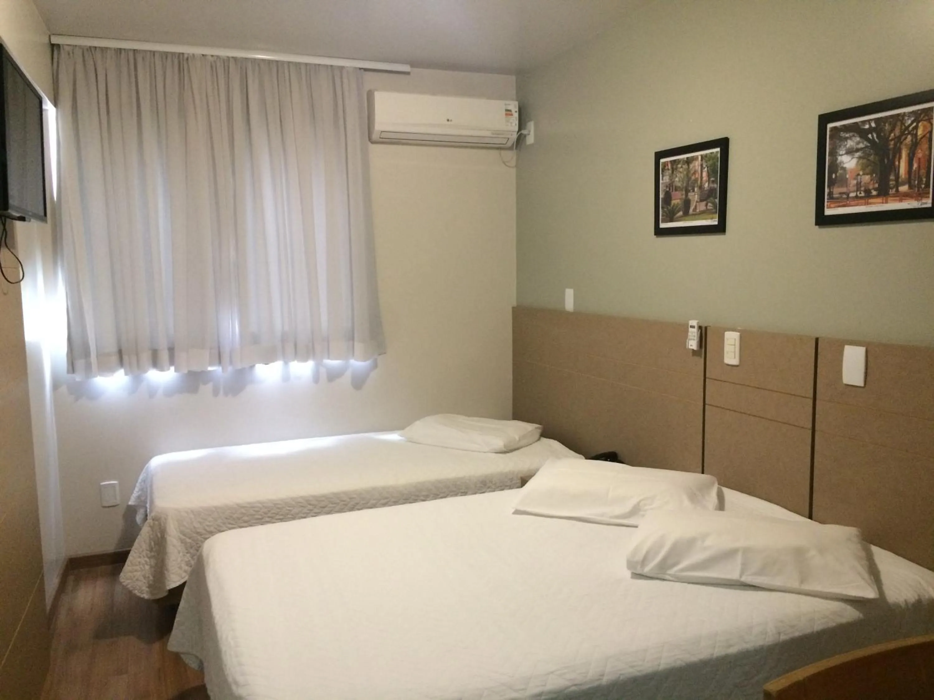 Bedroom, Bed in Regente Hotel