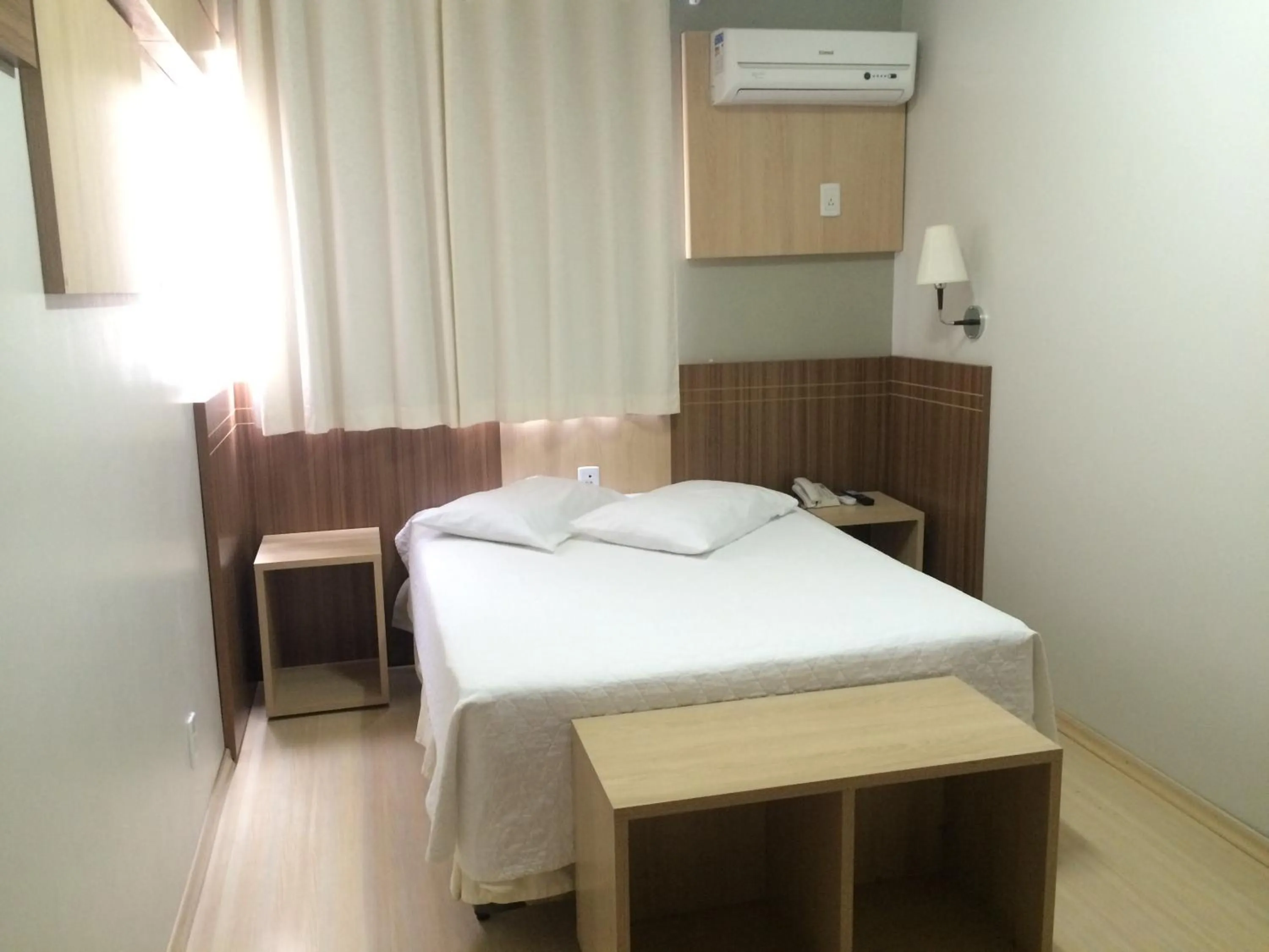 Bedroom, Bed in Regente Hotel