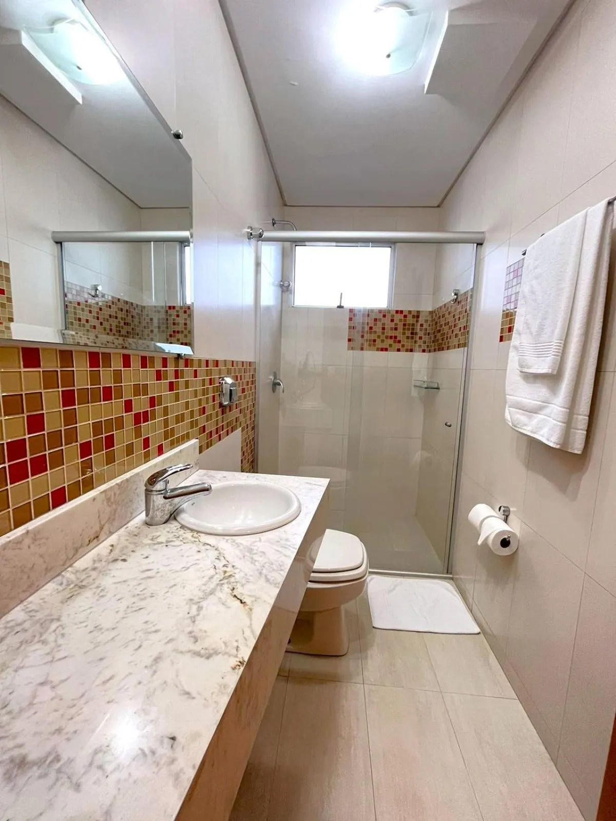 Toilet in Regente Hotel