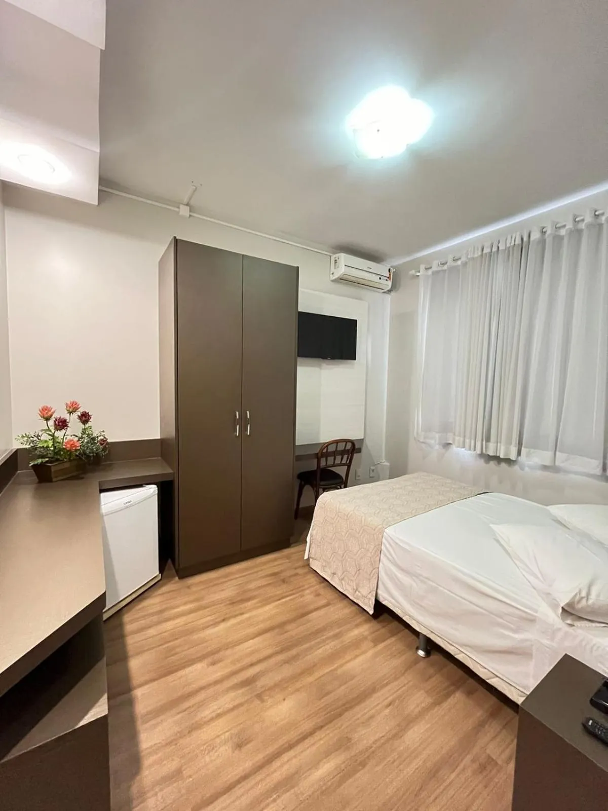 Photo of the whole room, Bed in Regente Hotel