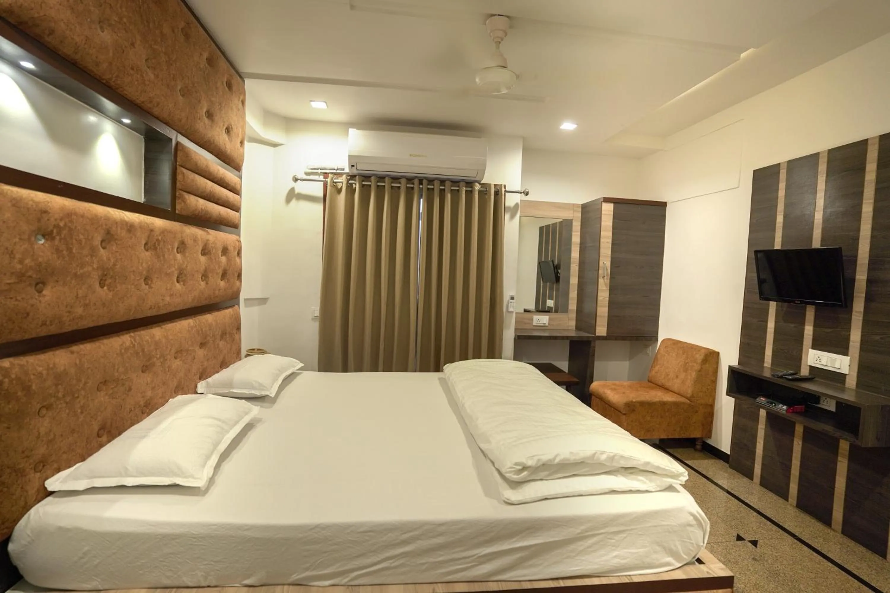 Photo of the whole room, Bed in Hotel Shertown