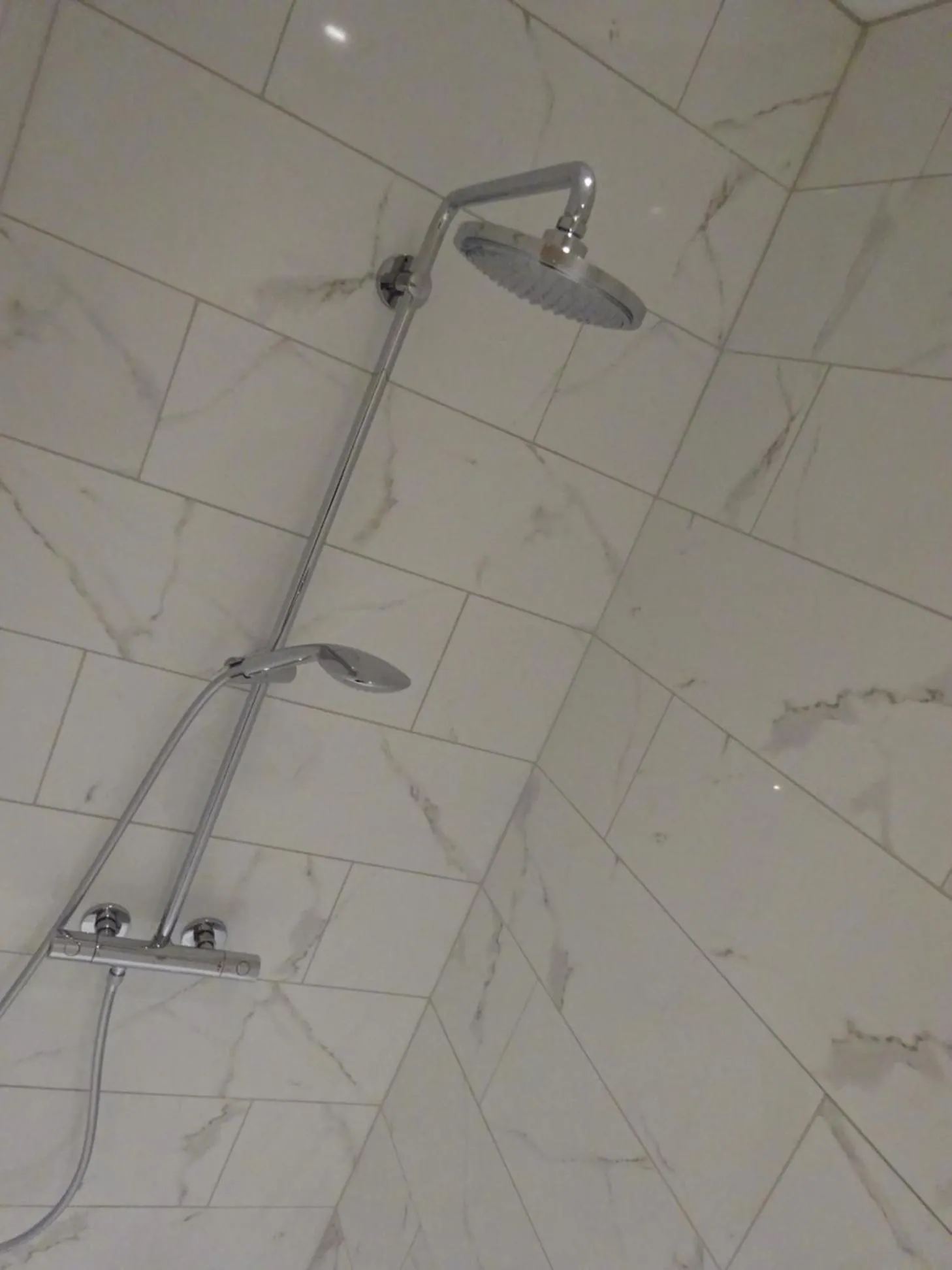 Shower in L'Appartement des Roches