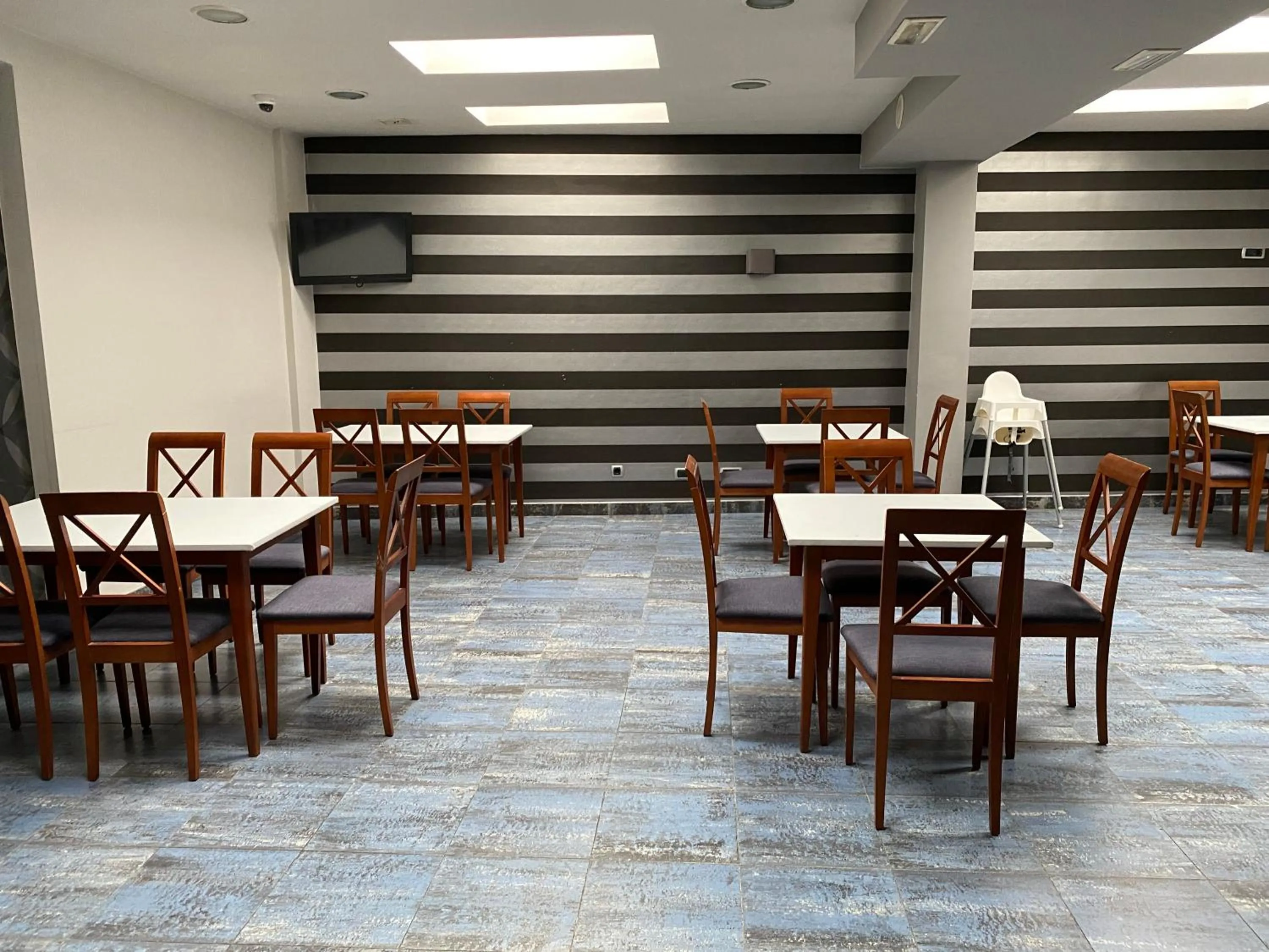 Dining area in Hotel Longoria Plaza by Pandora Hoteles