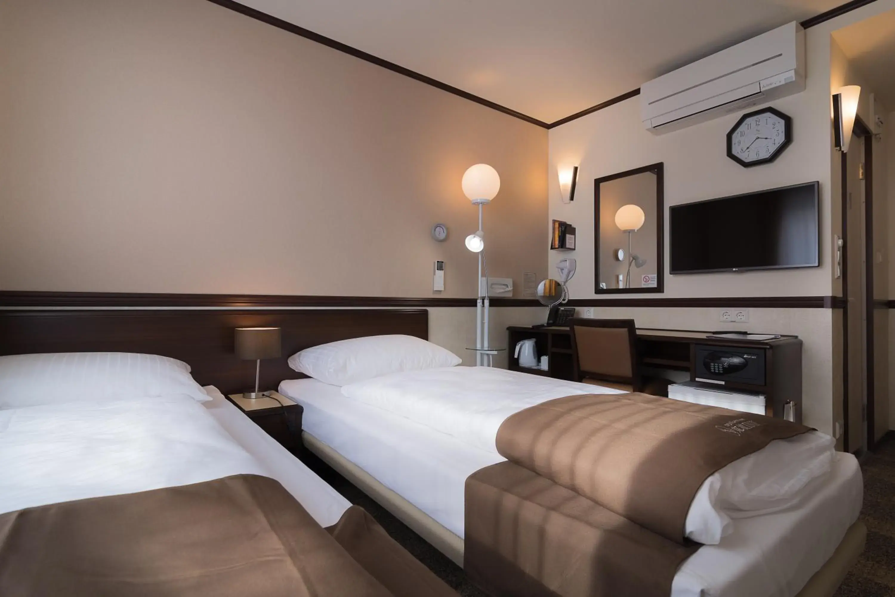 Bedroom, Bed in Toyoko Inn Frankfurt am Main Hauptbahnhof Bedroom, Bed in Toyoko Inn Frankfurt am Main Hauptbahnhof