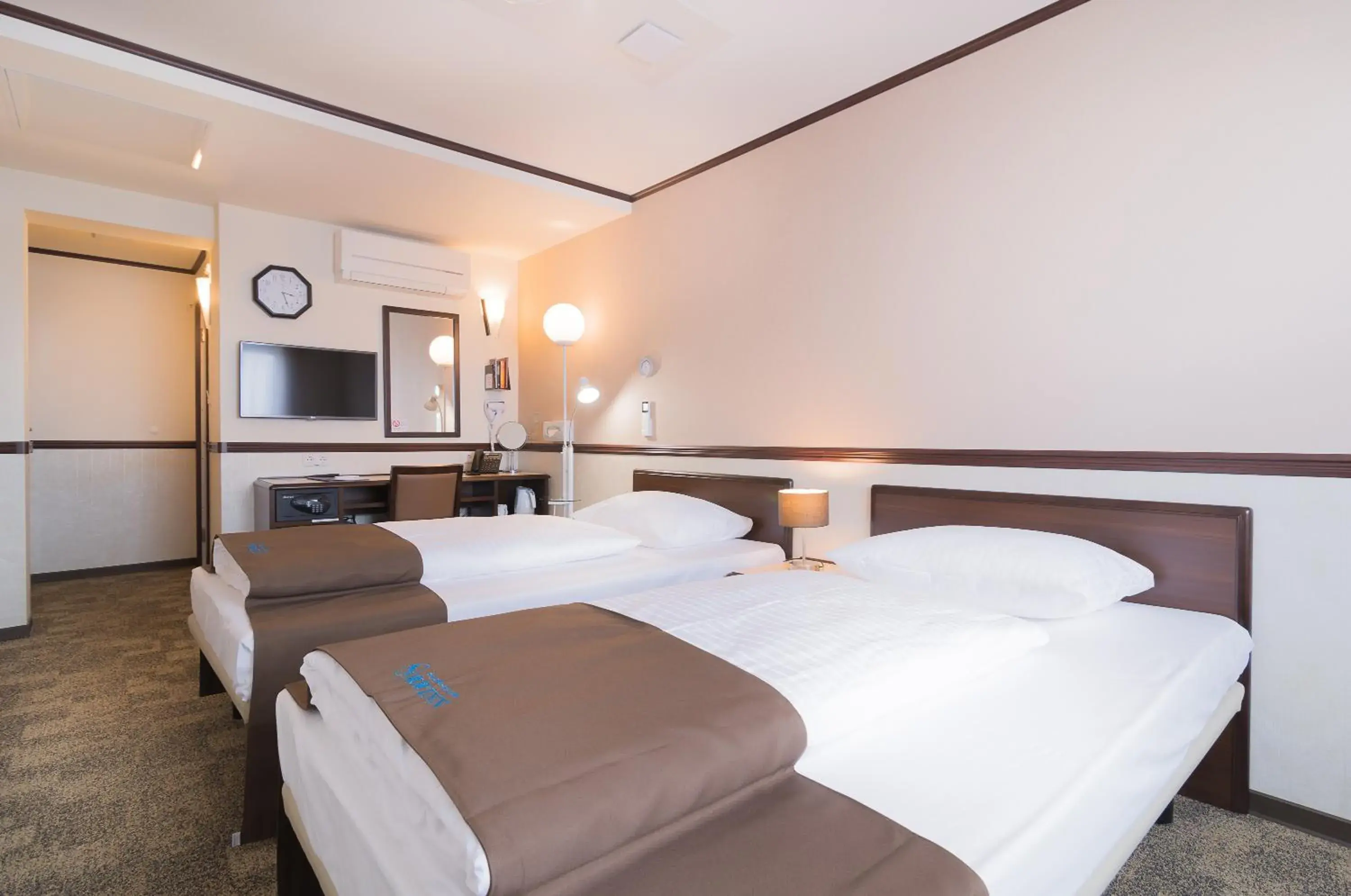 Bedroom, Bed in Toyoko Inn Frankfurt am Main Hauptbahnhof Bedroom, Bed in Toyoko Inn Frankfurt am Main Hauptbahnhof