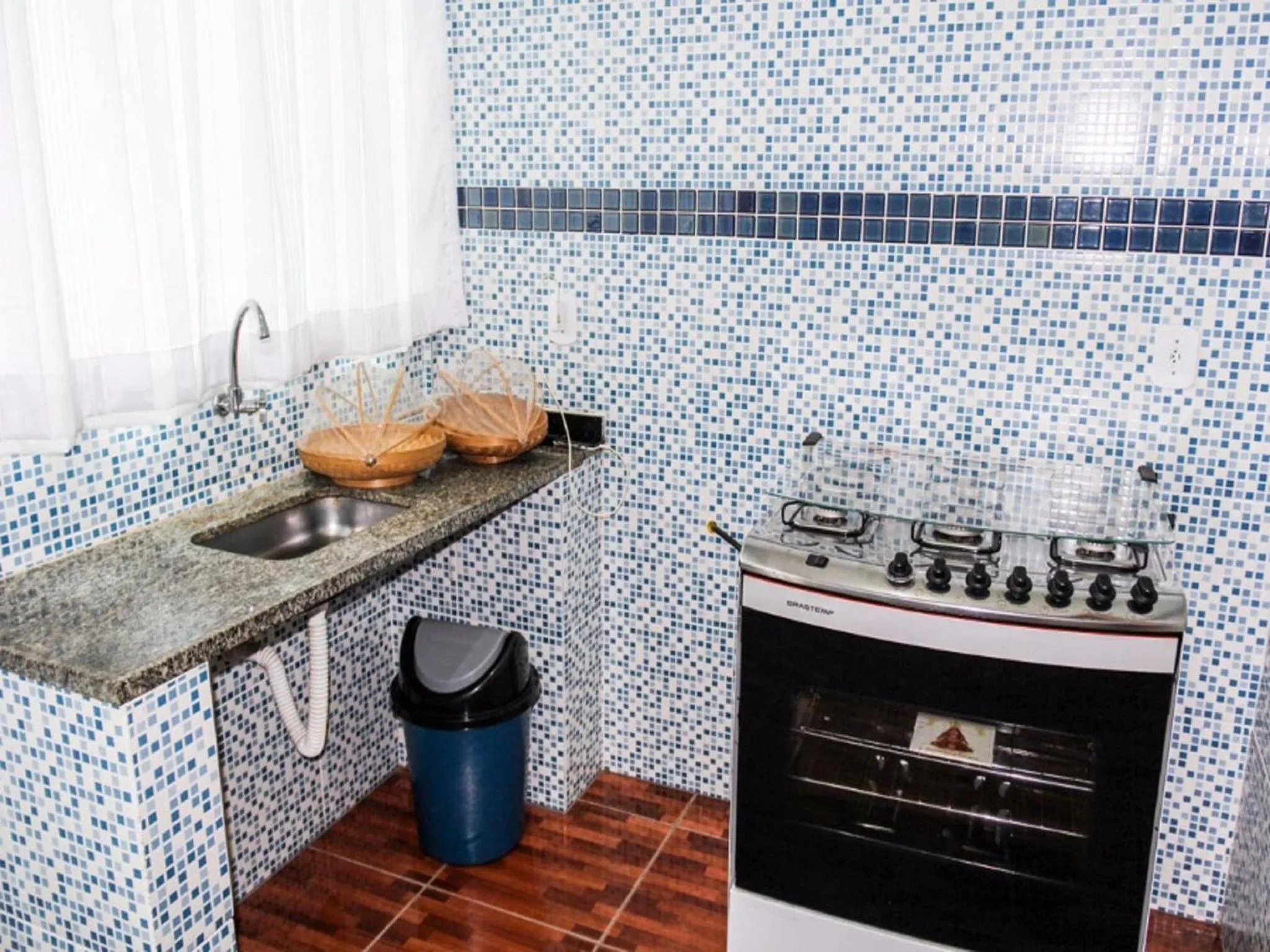 Communal kitchen in Restaurante & Pousada Almescla