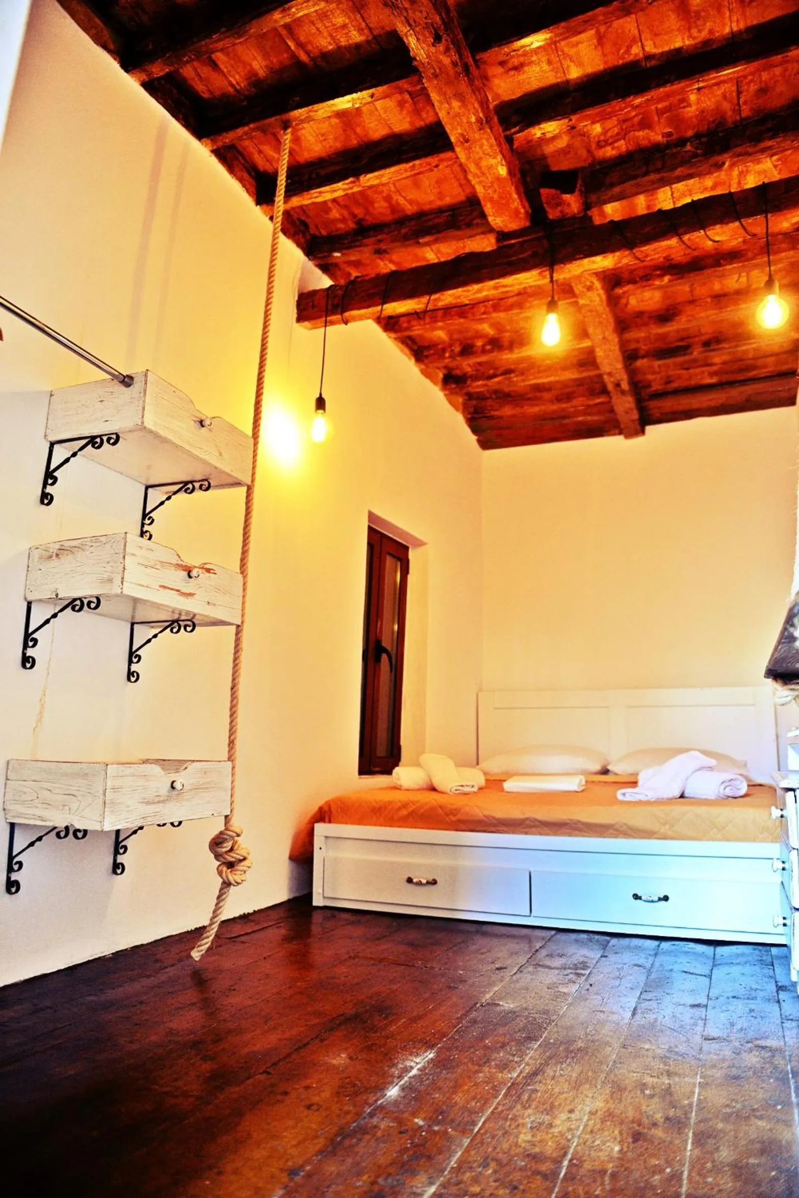 Bed in Praxitelous 9 Old Town