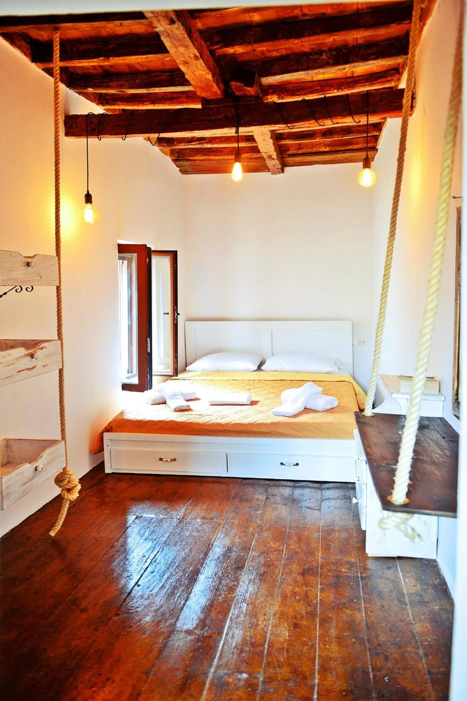 Bed in Praxitelous 9 Old Town