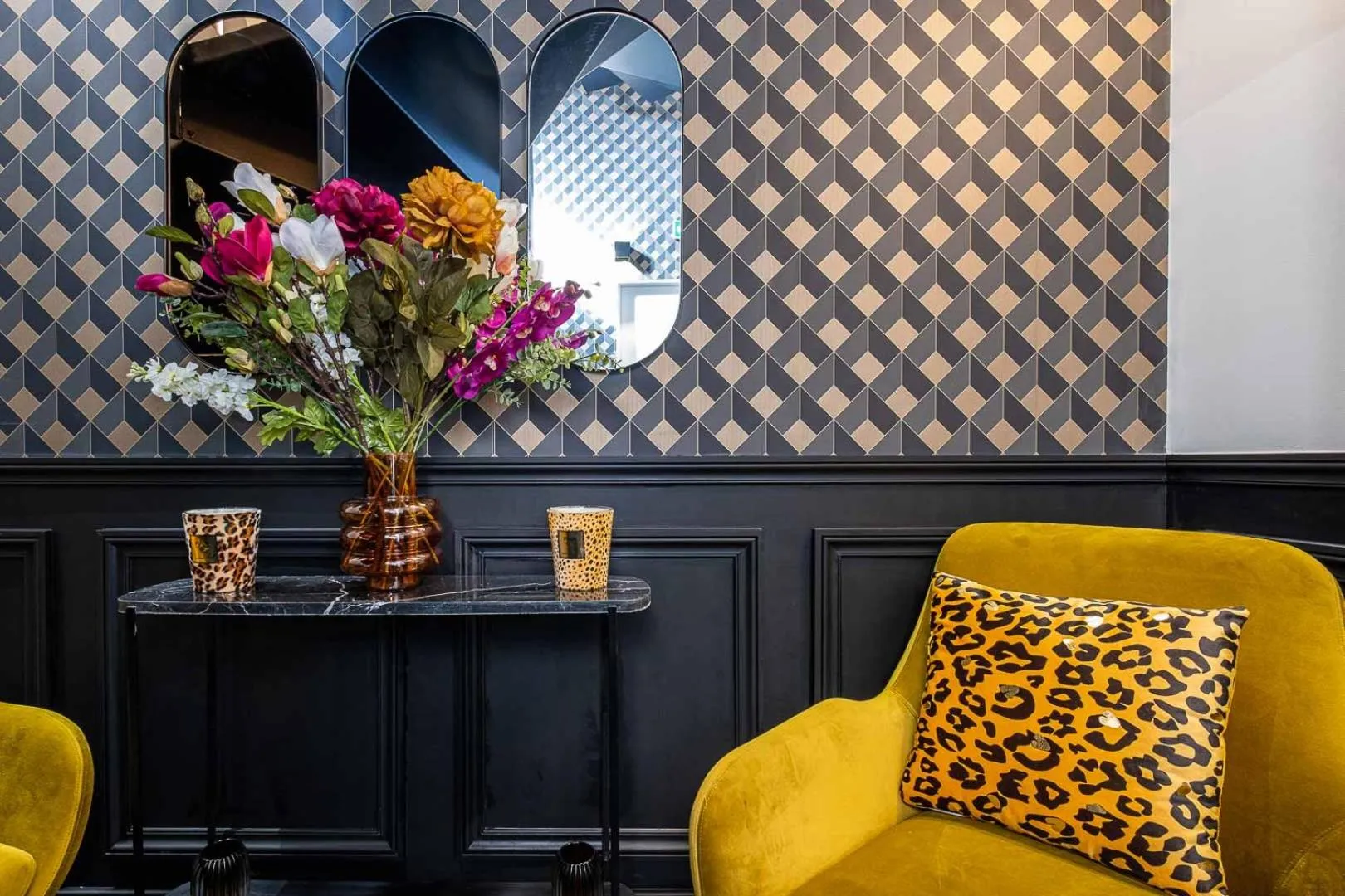 Lobby or reception in Mijo's Appartements Hôtel