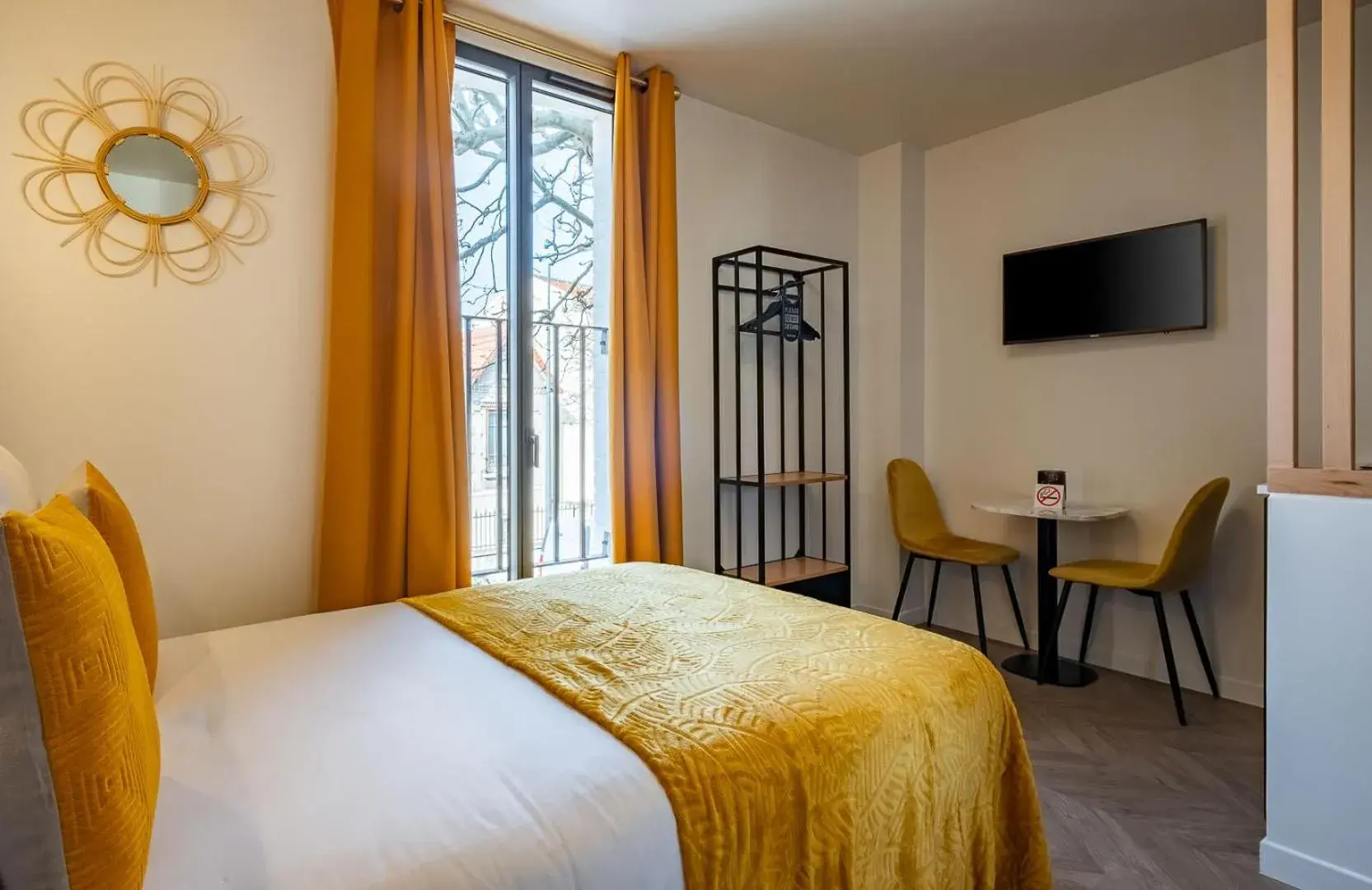 Bedroom, Bed in Mijo's Appartements Hôtel Bedroom, Bed in Mijo's Appartements Hôtel