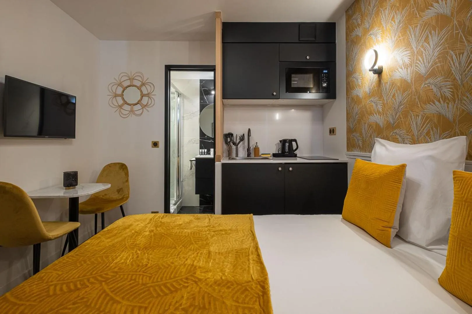 Photo of the whole room, Bed in Mijo's Appartements Hôtel