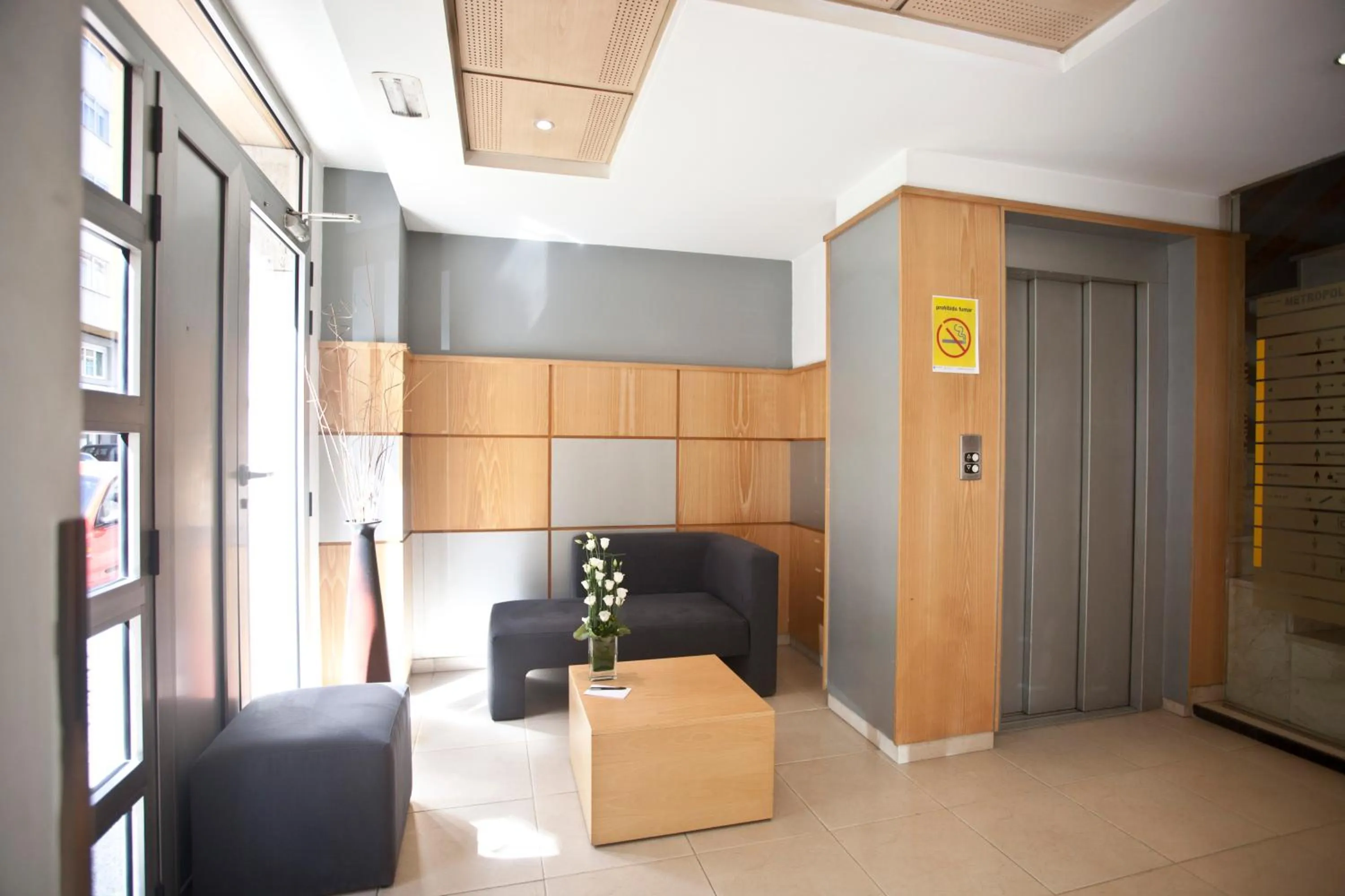 Lobby or reception in Hotel Metropol by Carris