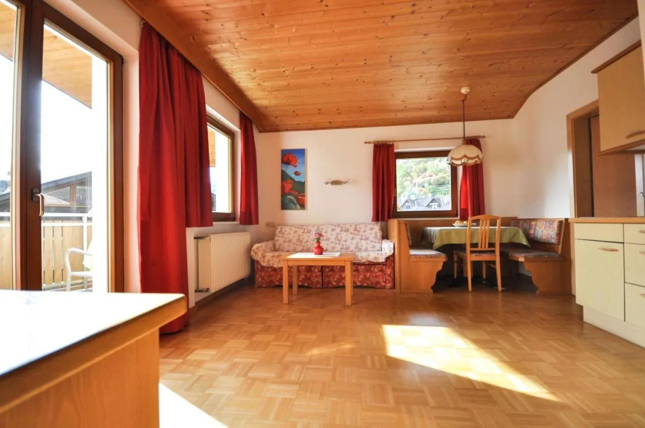 Kitchen or kitchenette in Residence Sonnenburger - Biobauernhof - Azienda agricola biologica