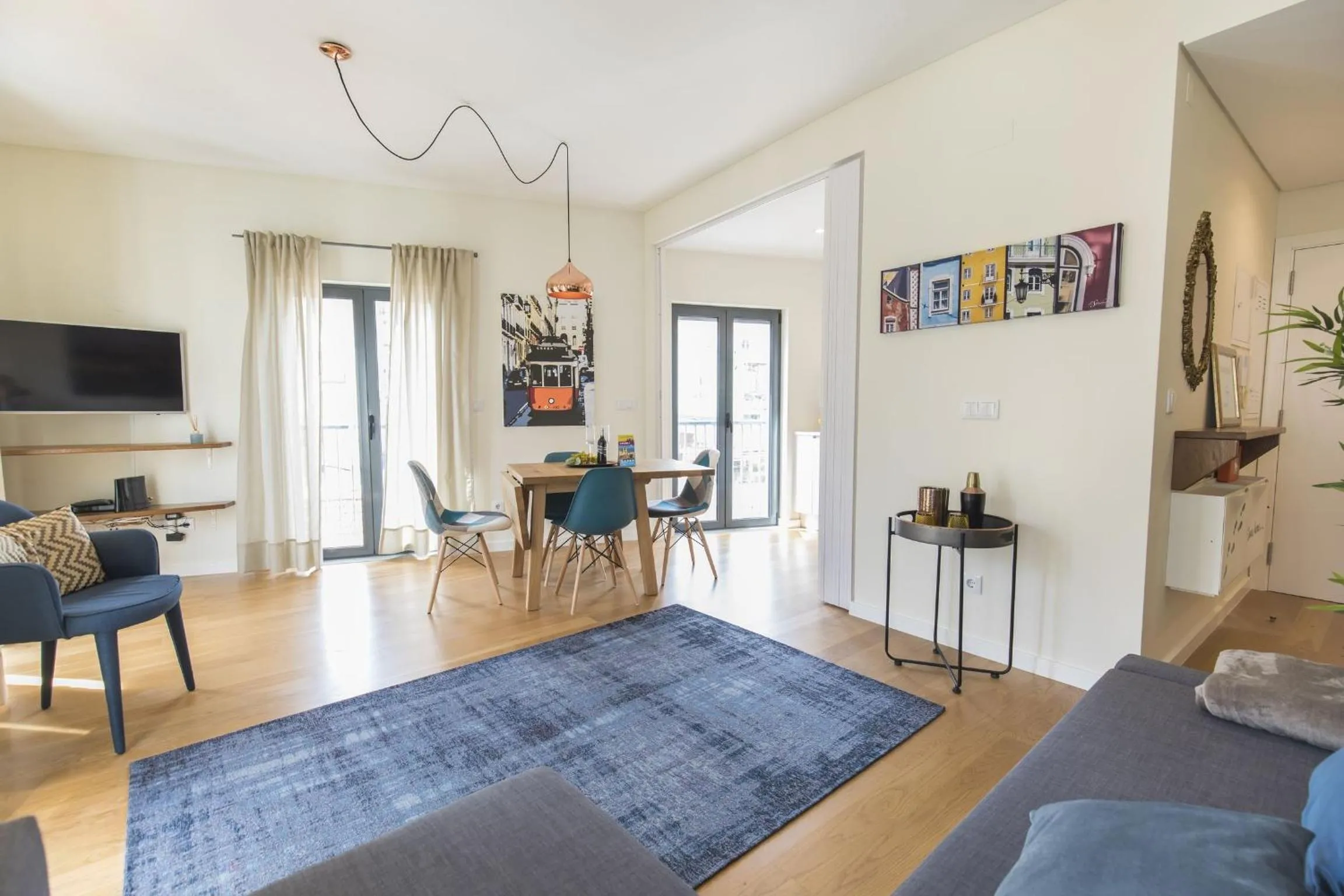 Communal lounge/ TV room in Graca Heartwarming Flat