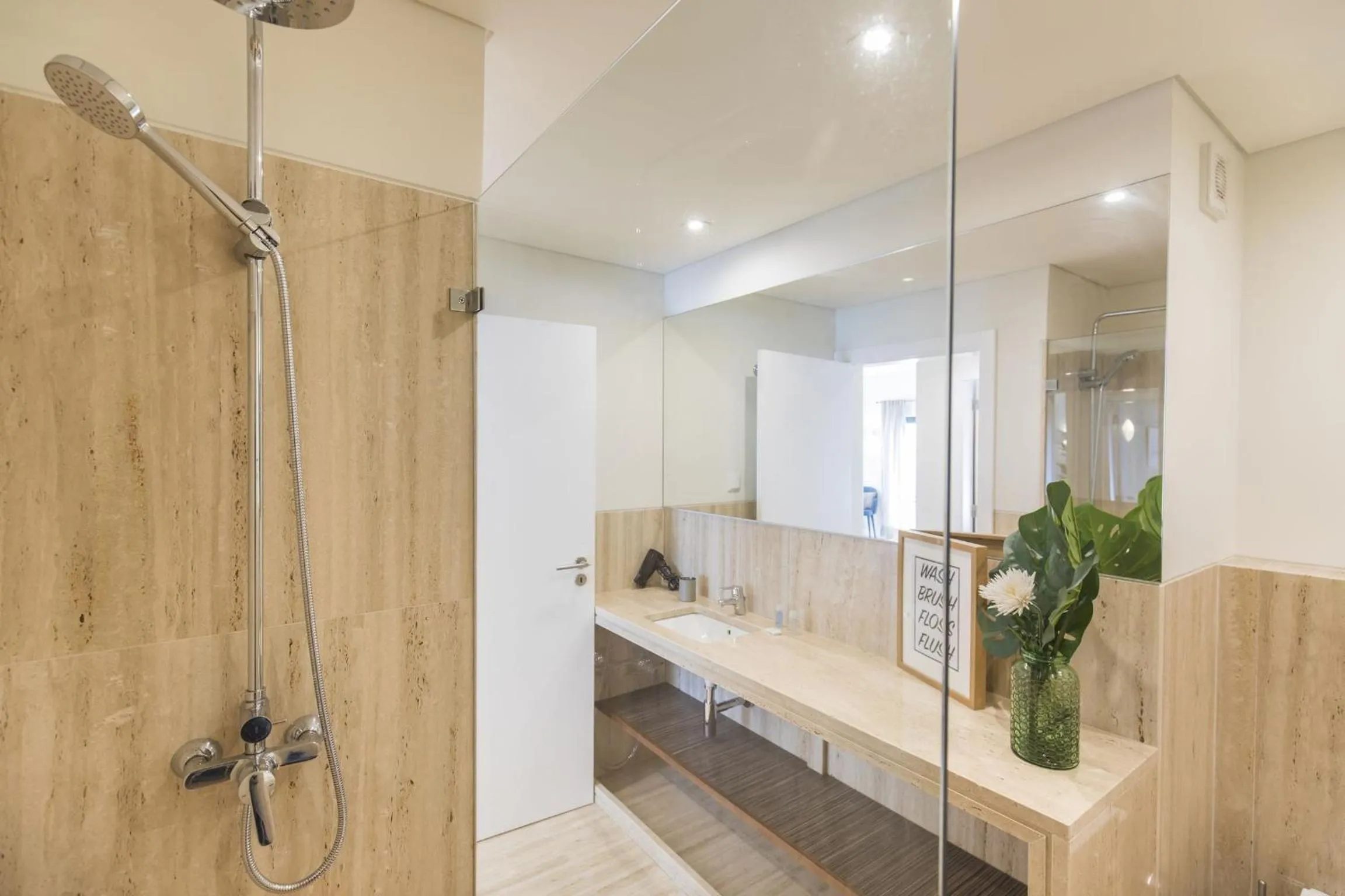 Shower in Graca Heartwarming Flat