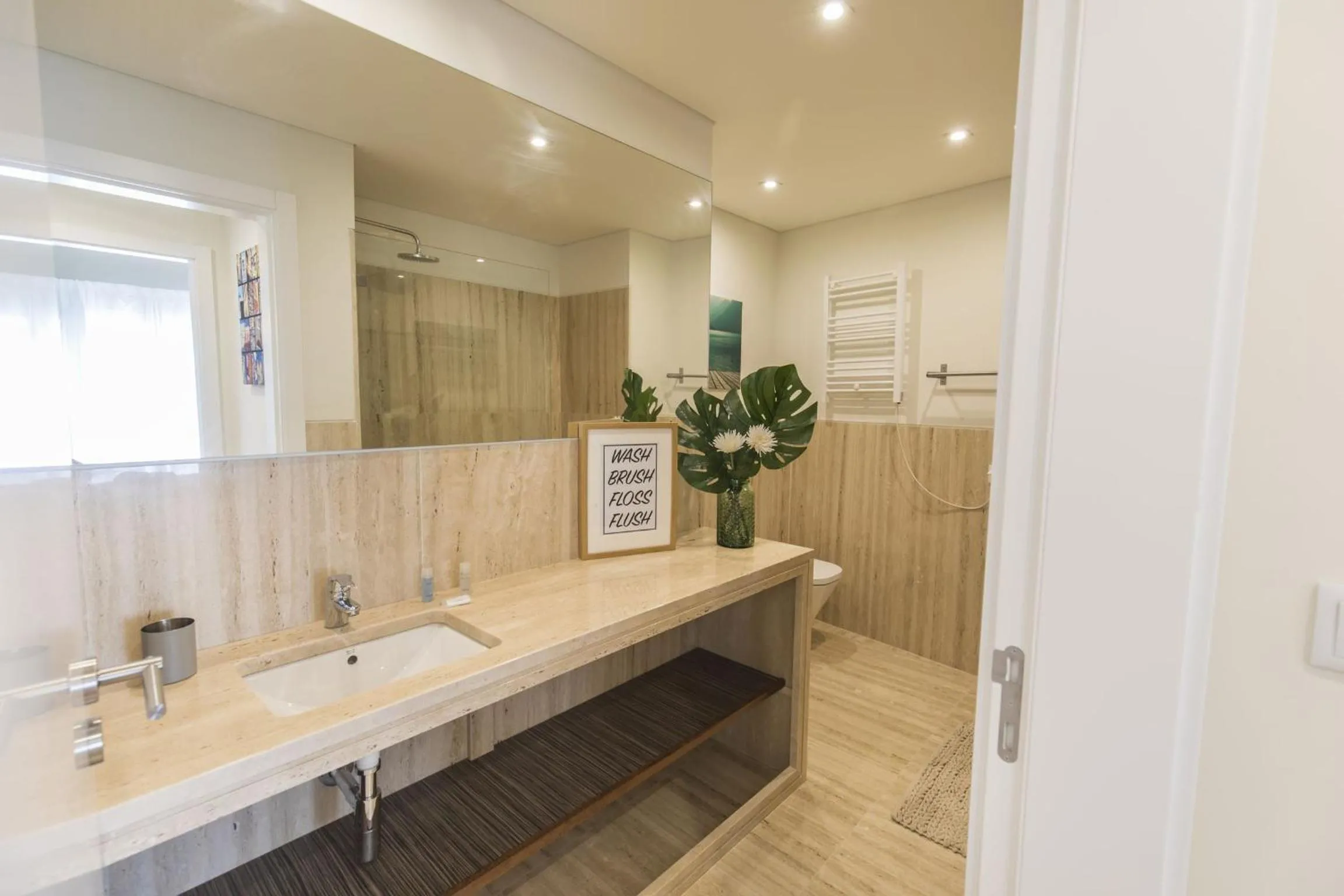 Shower in Graca Heartwarming Flat