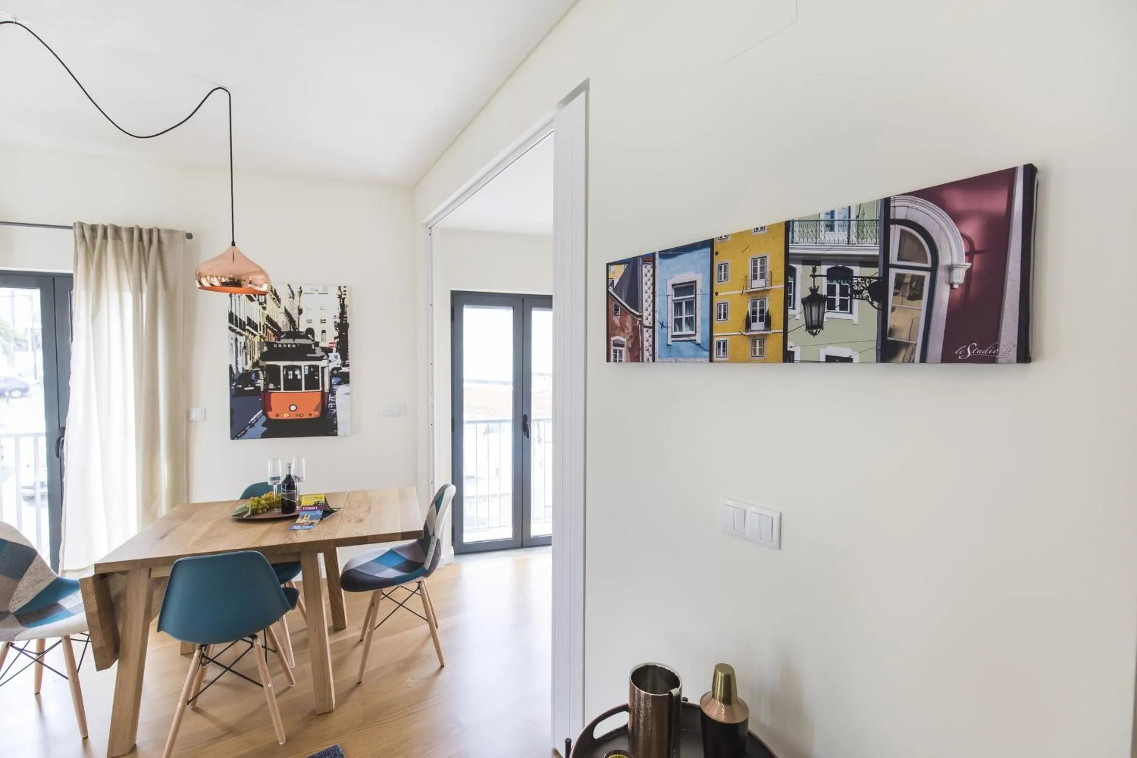 Communal lounge/ TV room in Graca Heartwarming Flat