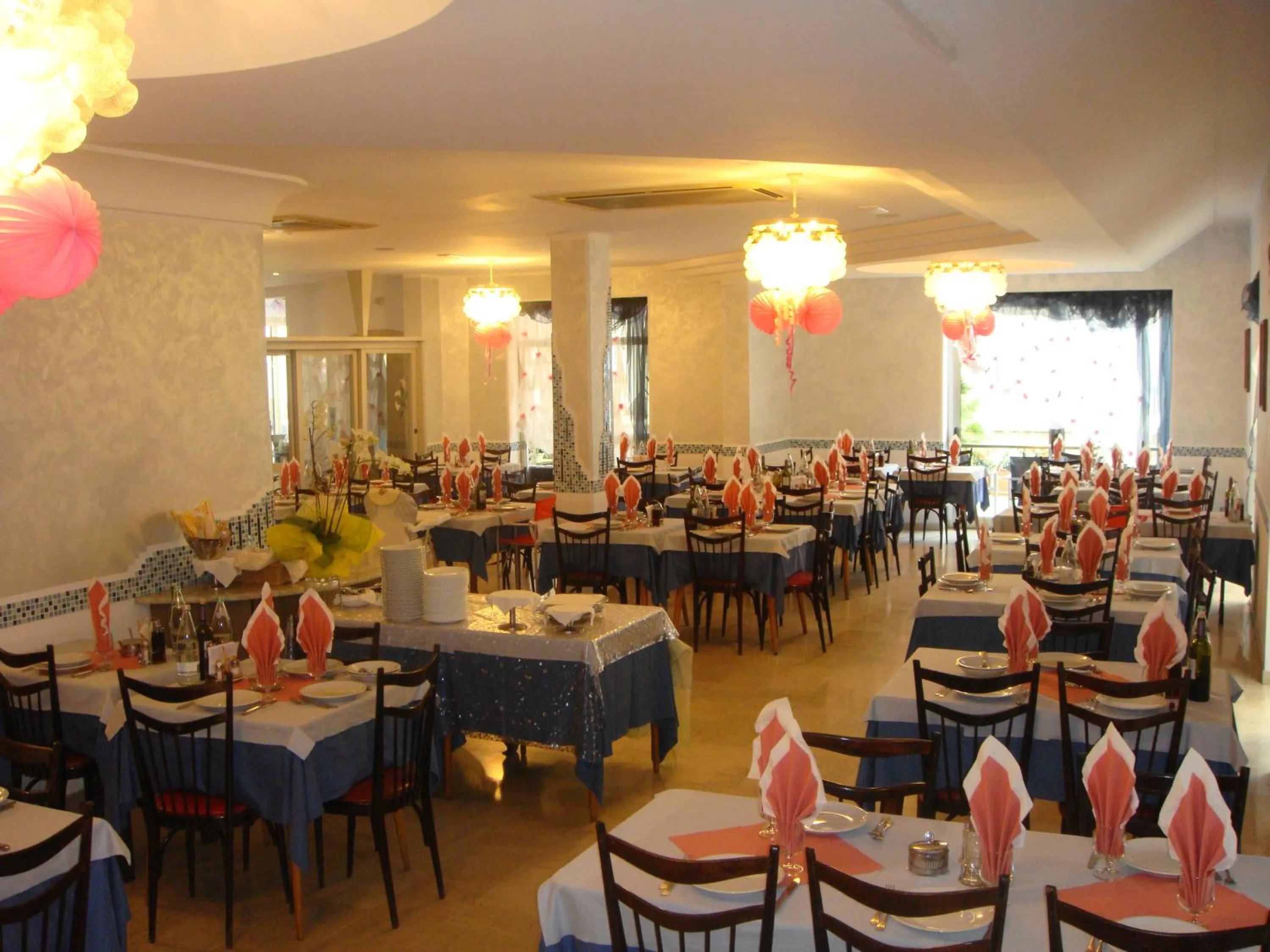 Restaurant/places to eat in Hotel Capri