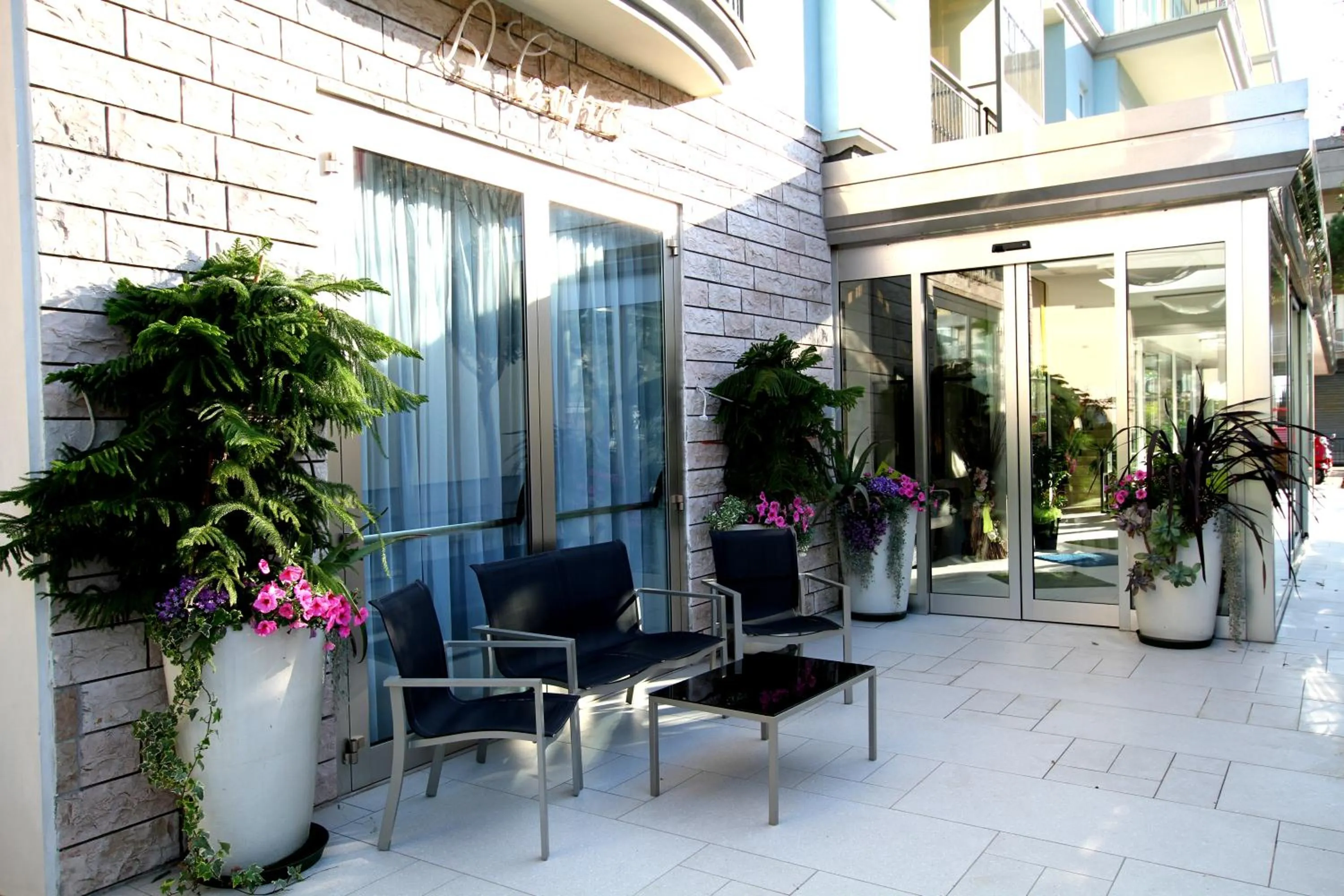 Facade/entrance in Hotel Capri