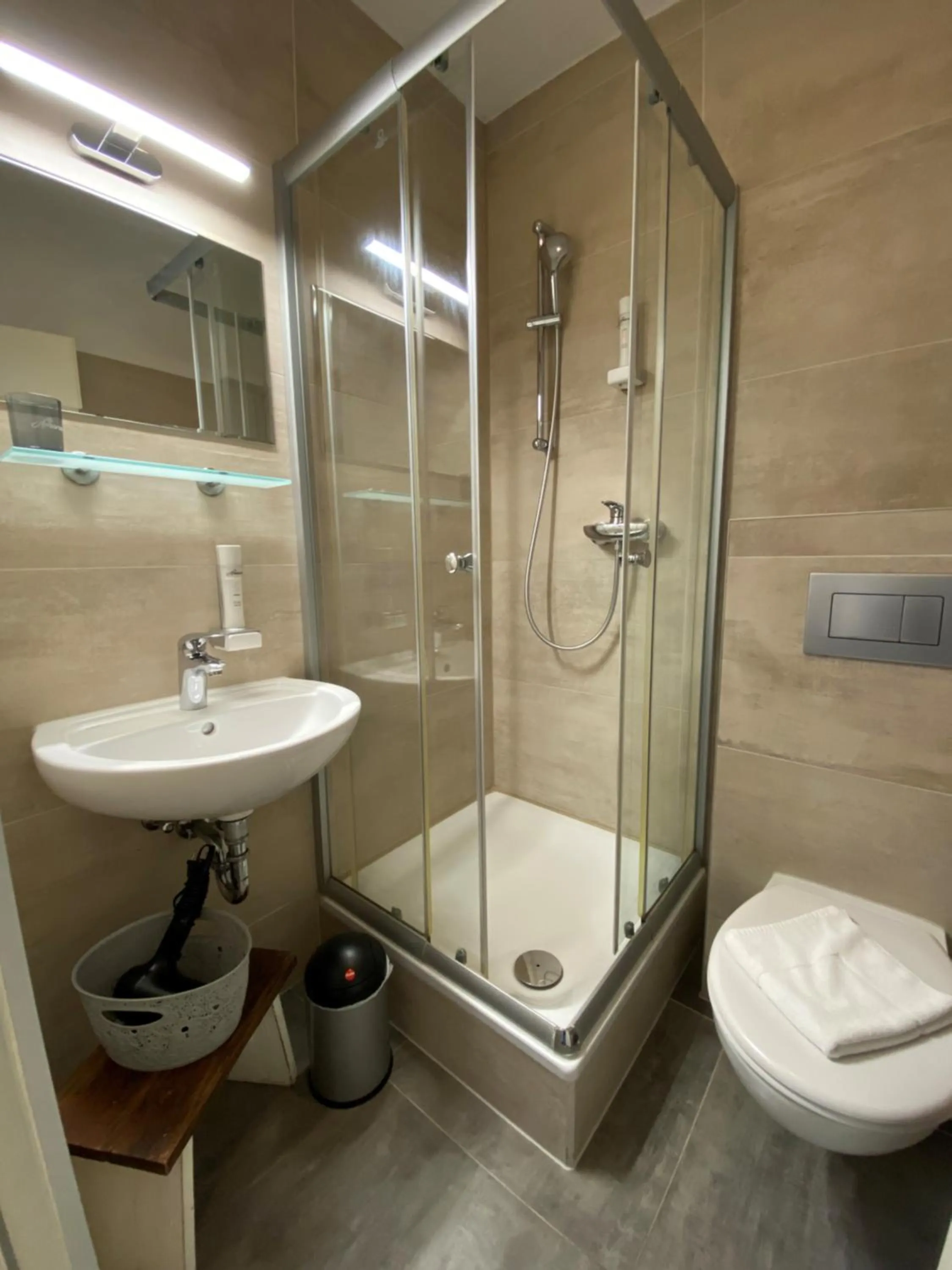 Toilet in Amaroo - Gästehaus "Charlotte"