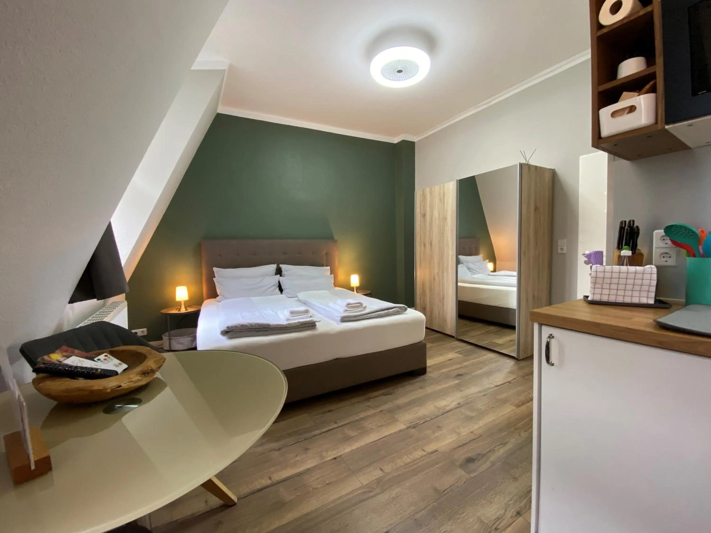 Coffee/tea facilities, Bed in Amaroo - Gästehaus "Charlotte"