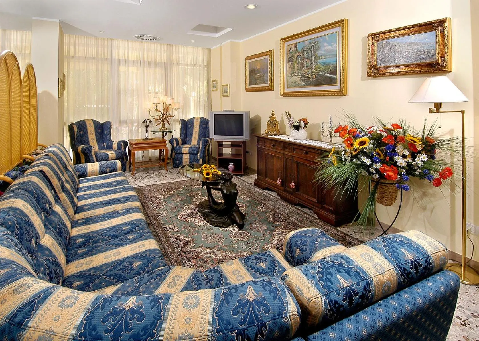 Communal lounge/ TV room in Hotel Cristina Hospitality Centrale