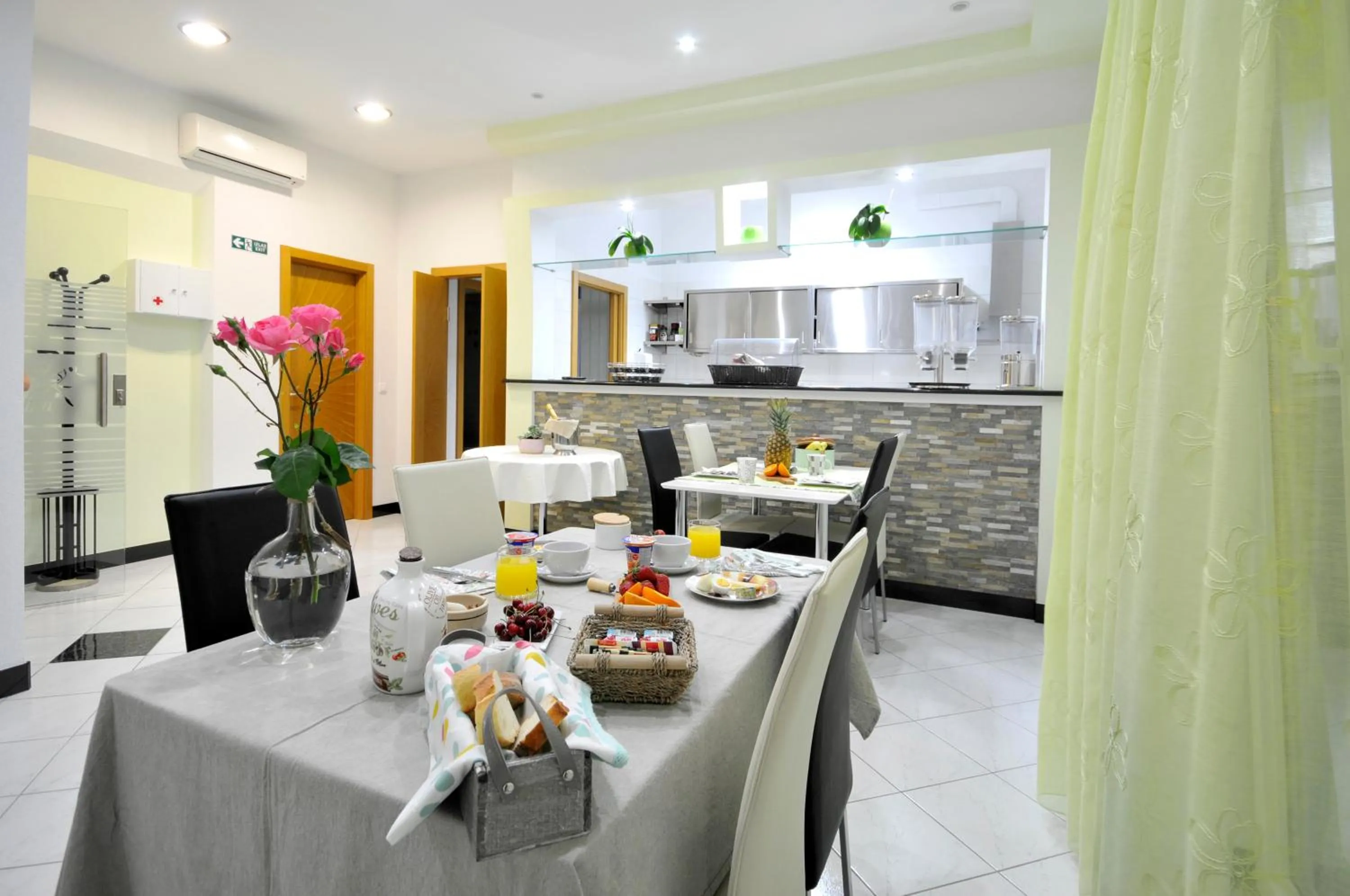 Food and drinks in Apartments & Rooms Villa Maslina