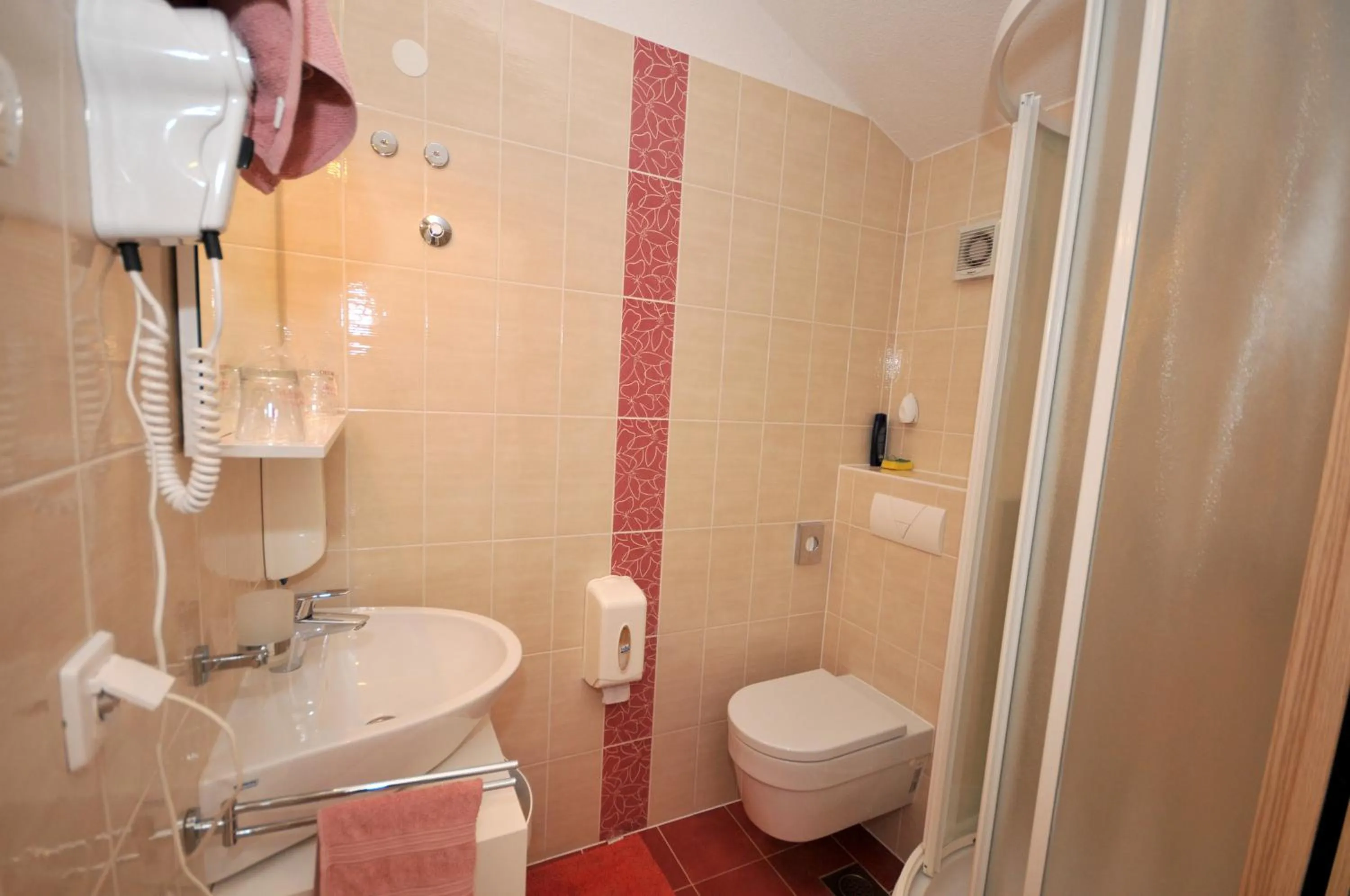 Shower in Apartments & Rooms Villa Maslina