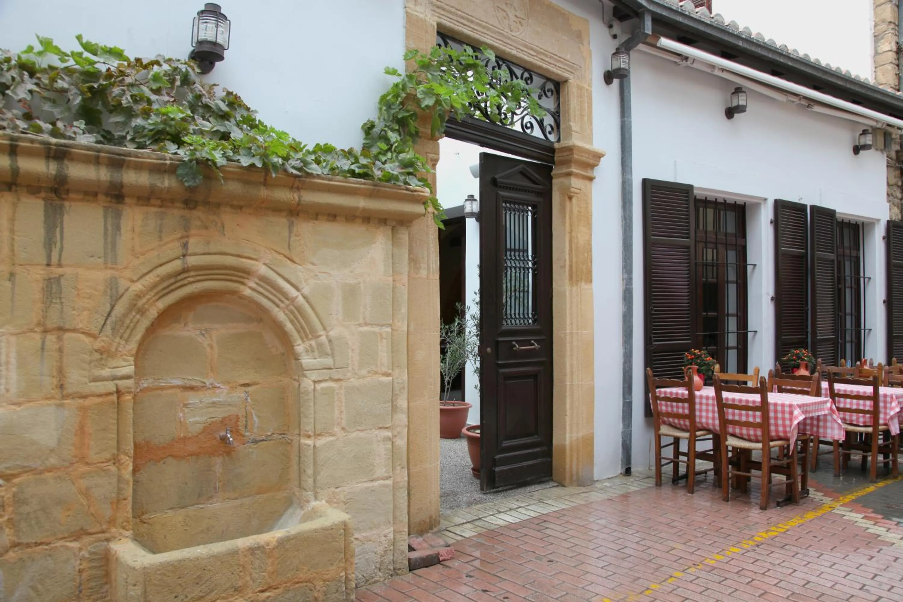 Restaurant/places to eat in Centrum Hotel - City Center