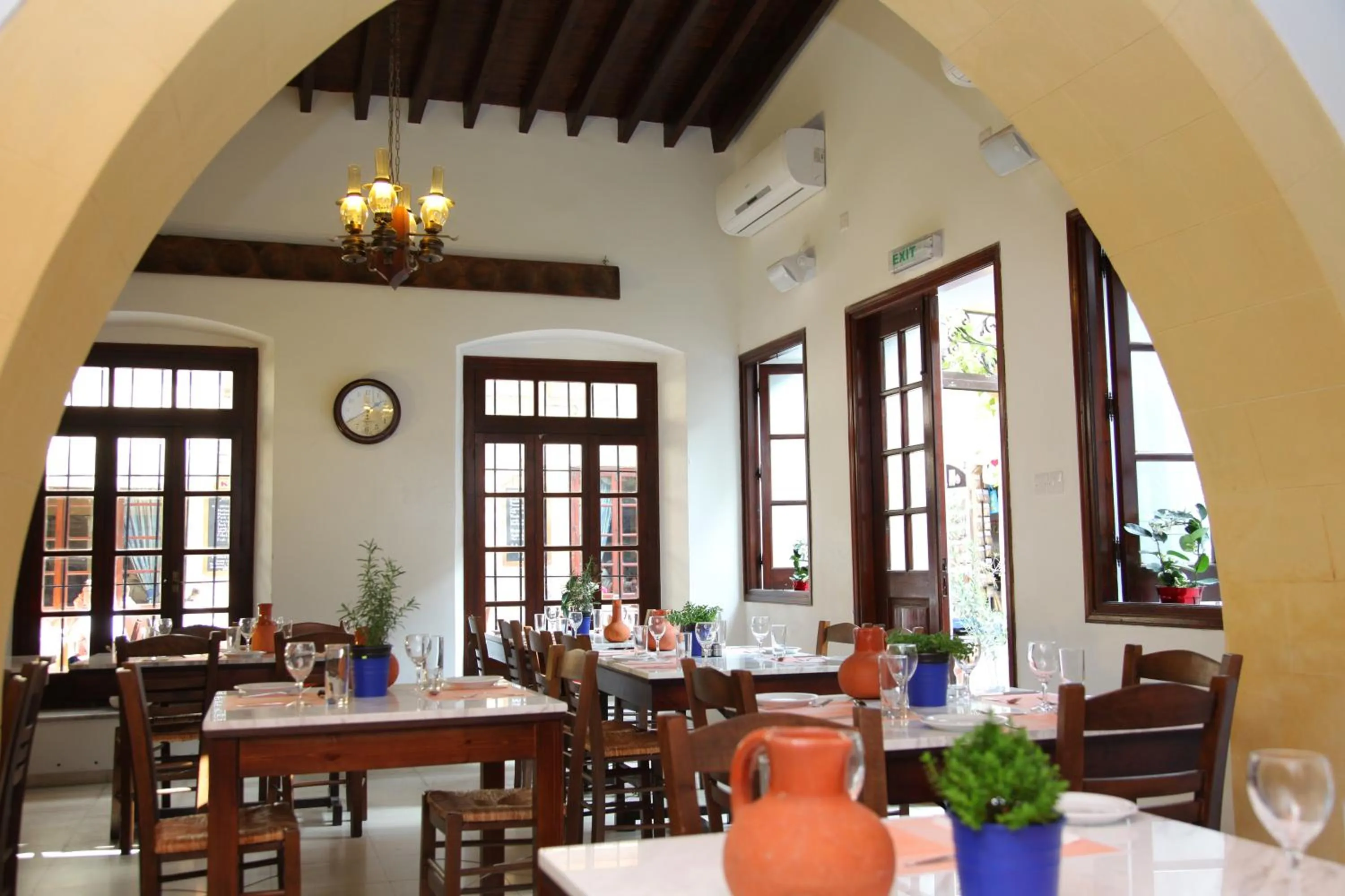 Restaurant/places to eat in Centrum Hotel - City Center