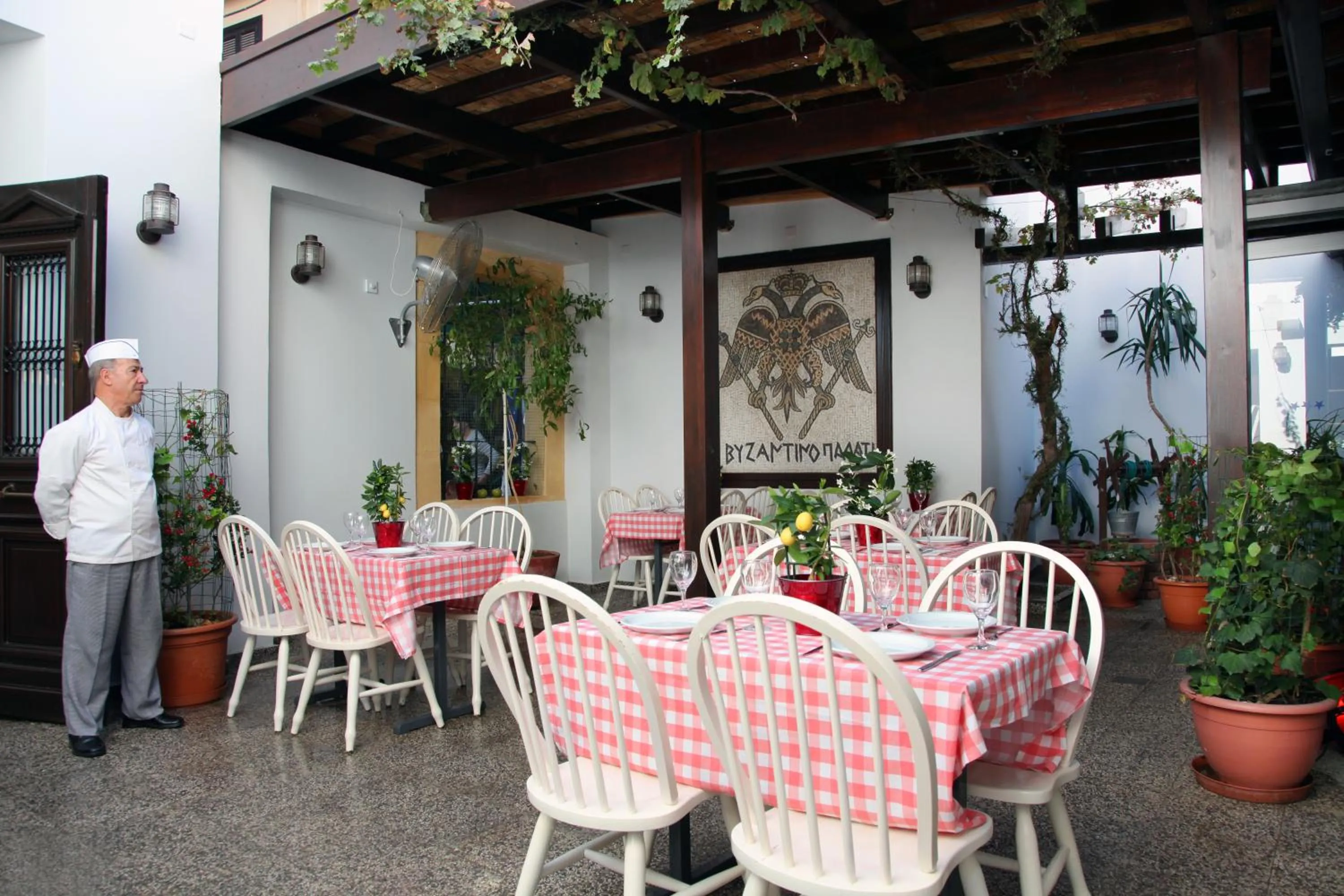 Restaurant/places to eat in Centrum Hotel - City Center