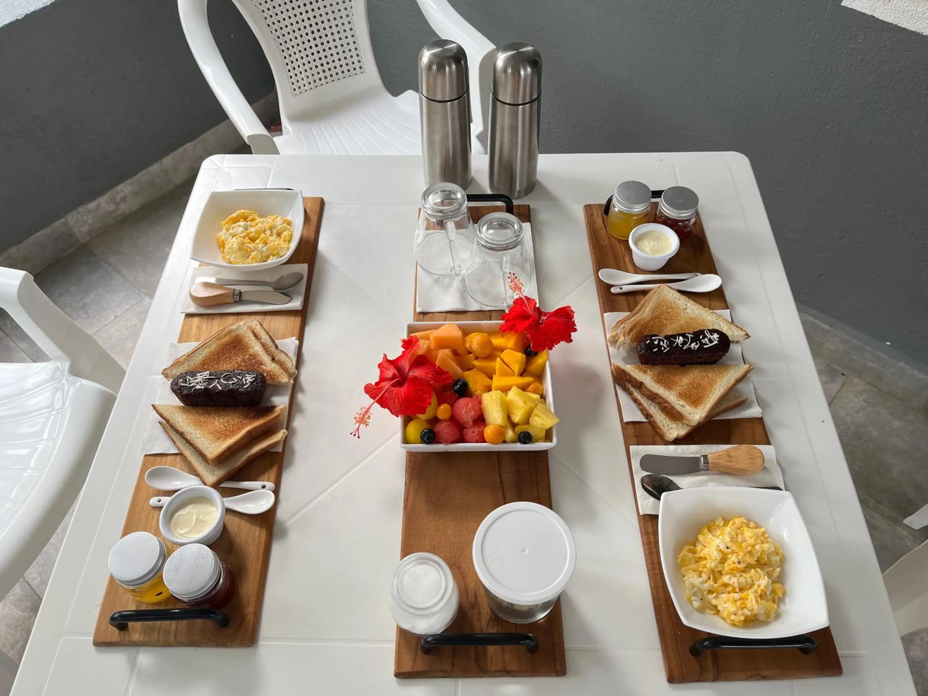 Breakfast in Villas Majolana