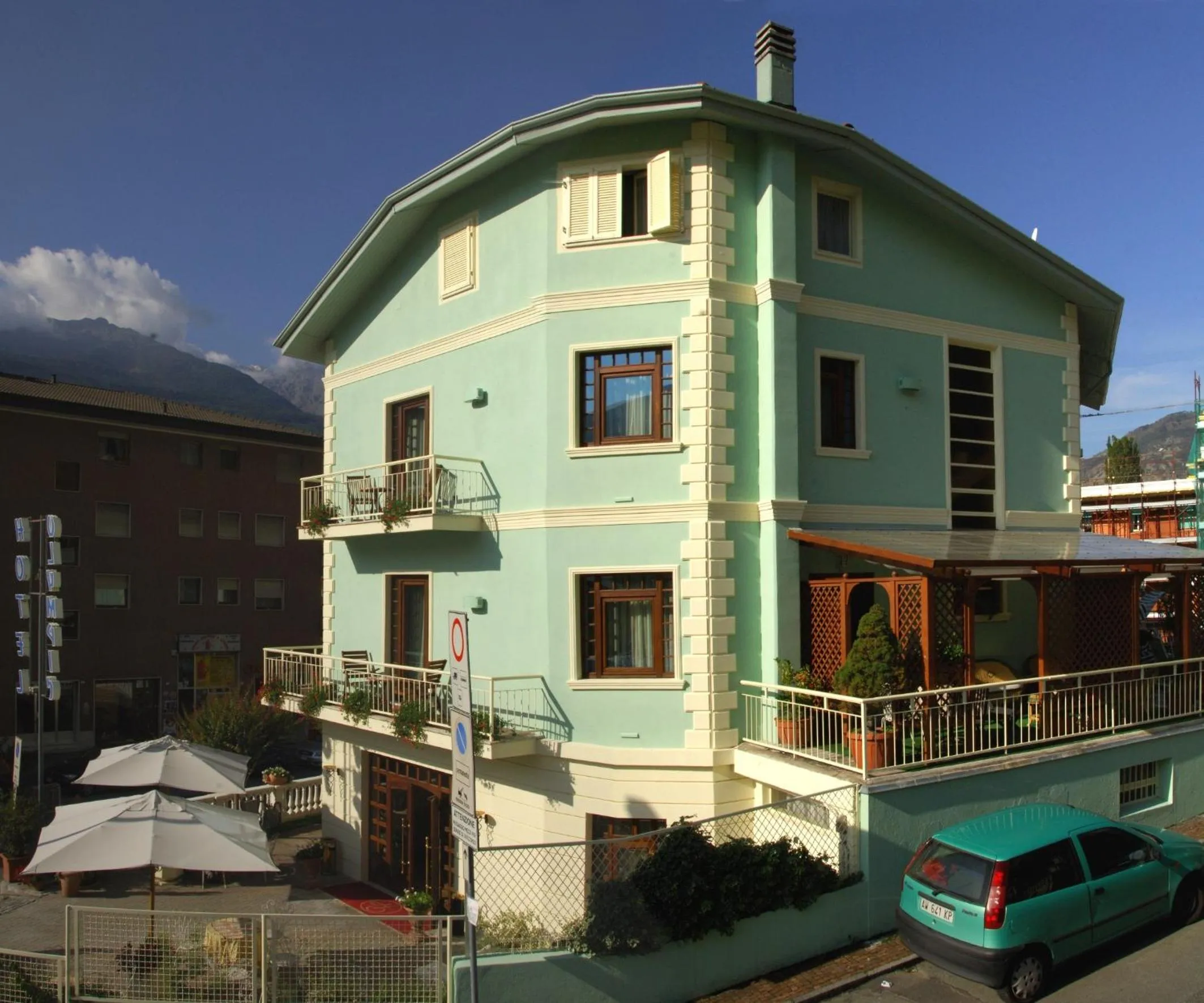 Facade/entrance in Hotel Olympic