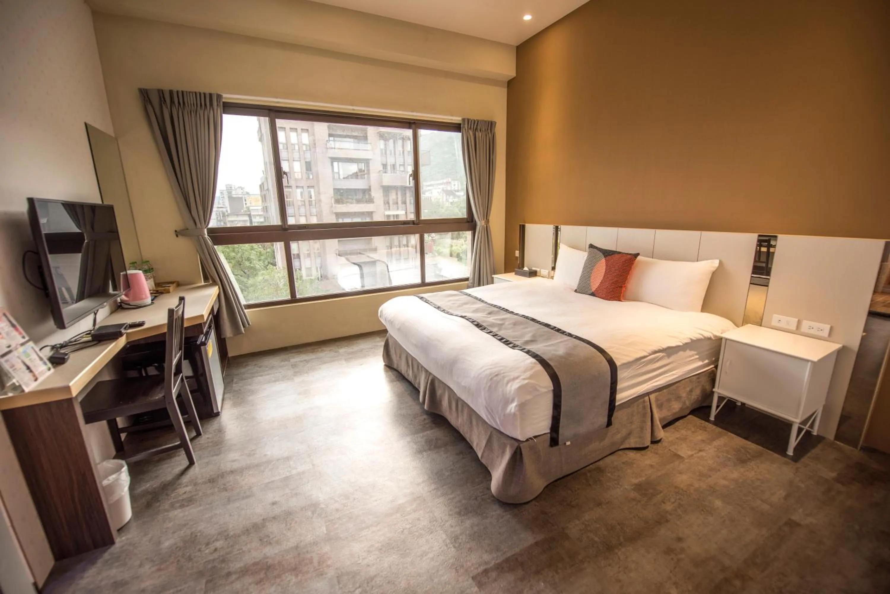 Bed in Ruo Shui Hotspring Hotel