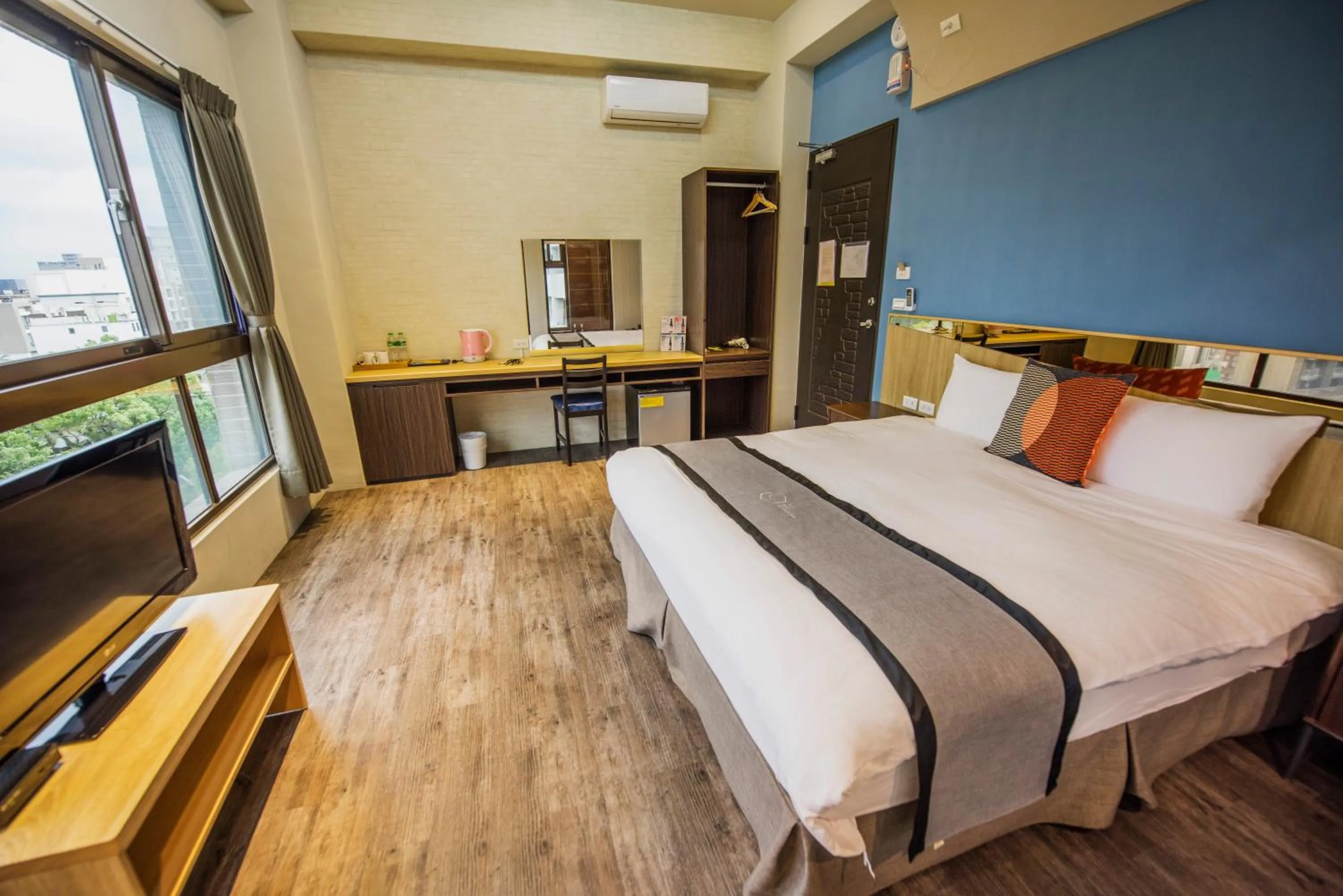 Bed in Ruo Shui Hotspring Hotel